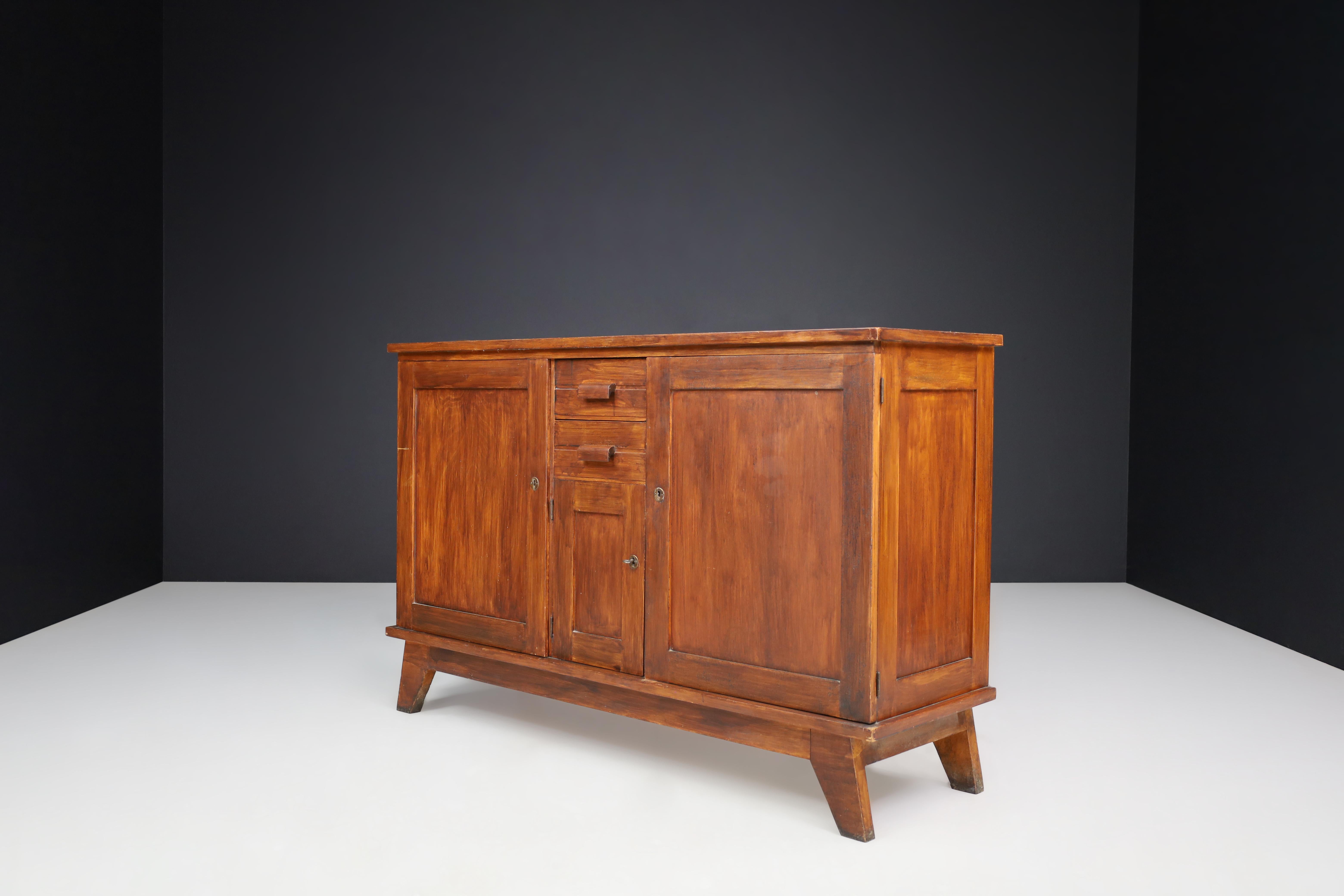 Original René Gabriel Patinated Oak Sideboard, France, 1940s

This is a midcentury sideboard made of patinated French oak and designed by René Gabriel in France during the 1940s. It was created as part of a collection of emergency furniture for