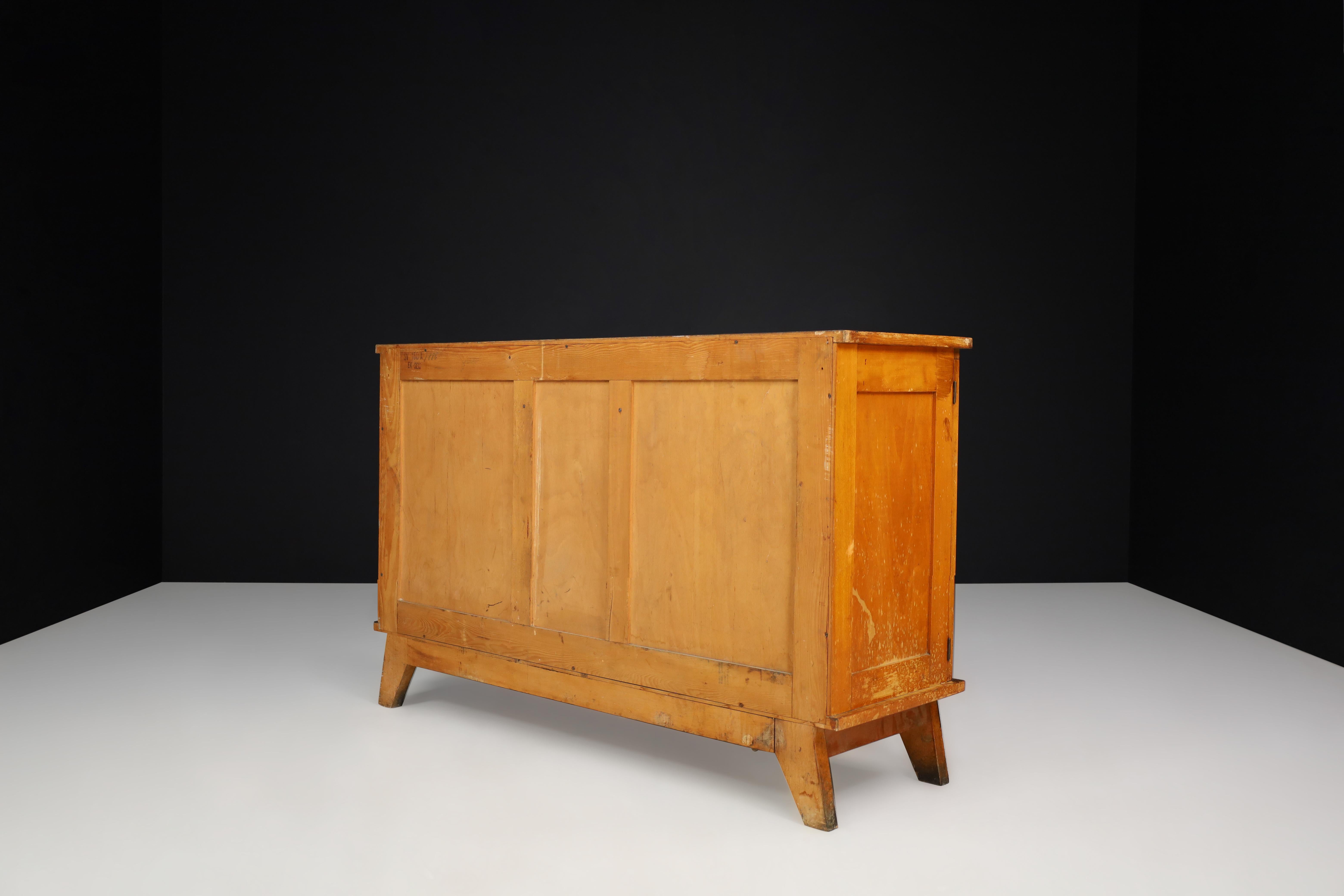 Original René Gabriel Patinated Oak Sideboard, France, 1940s In Good Condition For Sale In Almelo, NL