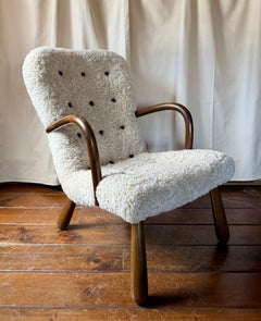 Original restaurierter dänischerlam-lammstuhl von Arnold Madsen aus natürlichem Schafsfell