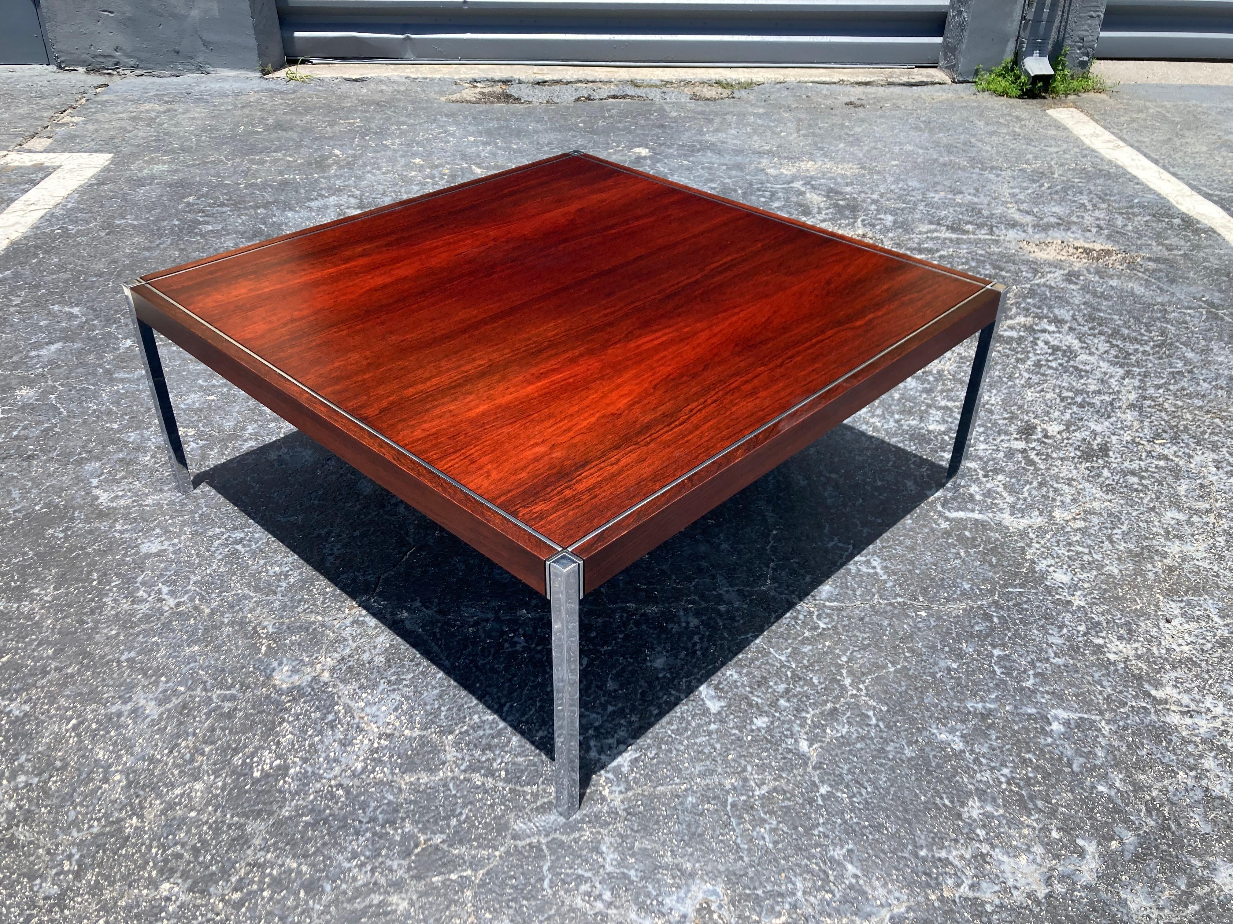 Original Richard Schultz Rosewood Coffee Table for Knoll, 1970s In Good Condition For Sale In Miami, FL