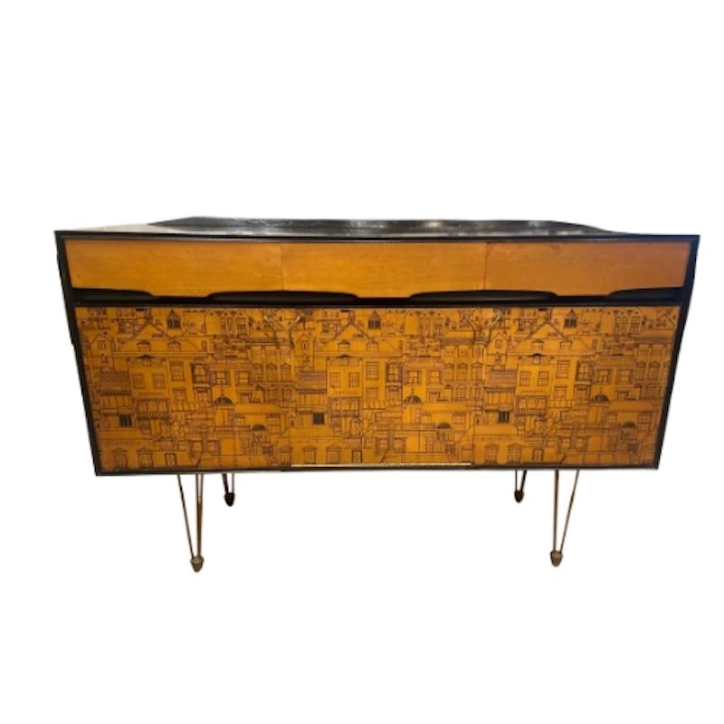 Original Robert by Robert Heritage Sideboard City Scape en bouleau et bois ébénisé en vente 1