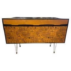 Aparador original Robert & Dorothy Heritage City Scape de abedul y madera ebonizada