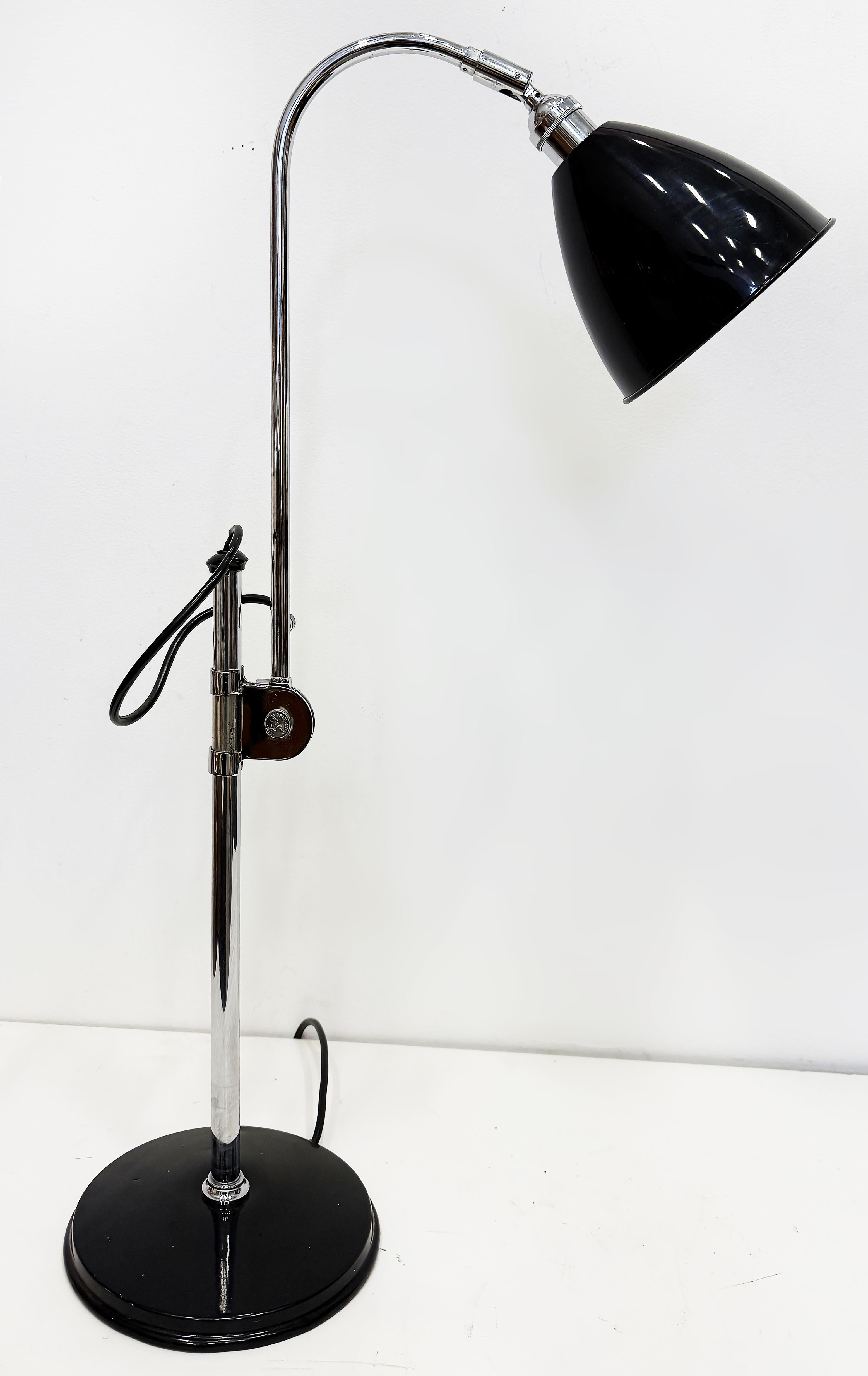 
Original Robert Dudley Best Bestlite BL1 Table Lamp

Offered for sale is an original Bestlite BL1 Table Lamp by Robert Dudley Best for Best & Lloyd. 
This lamp is original and marked appropriately.  It is in good vintage condition with some