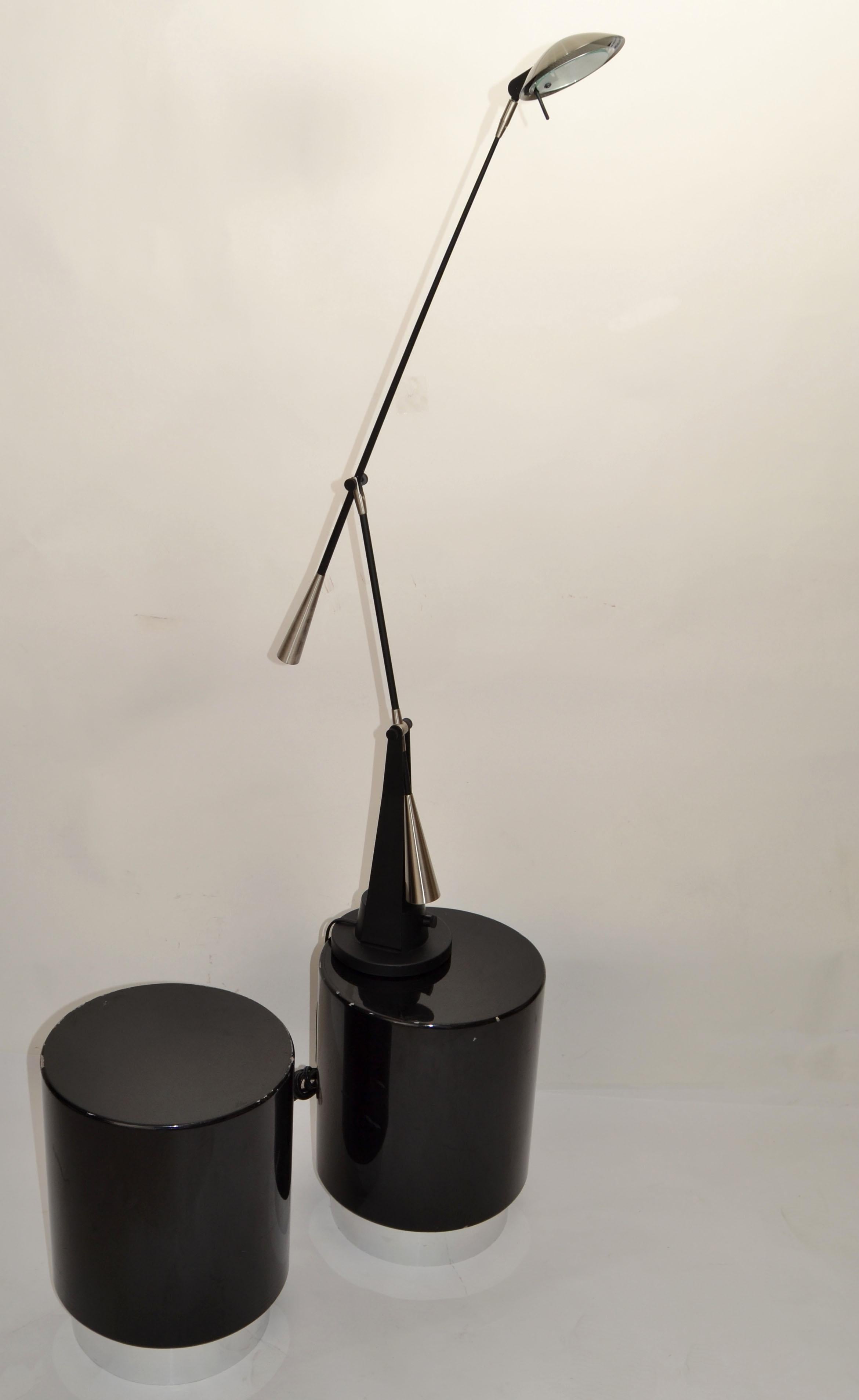 Postmoderne Libra-Schreibtischlampe aus schwarzem Stahl, satiniertem Nickel und Nickel 06, Robert Sonneman (amerikanisch) im Angebot