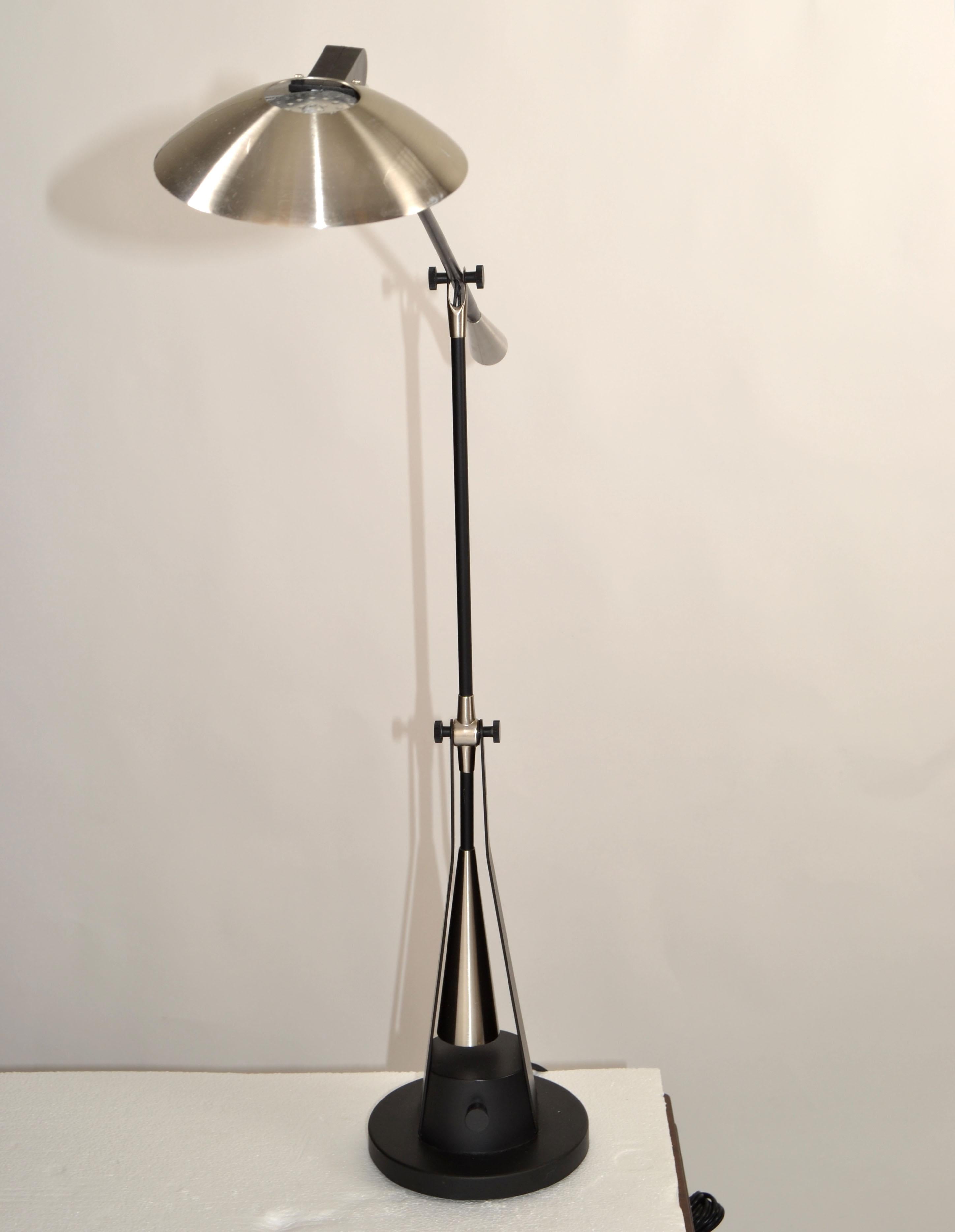 Postmoderne Libra-Schreibtischlampe aus schwarzem Stahl, satiniertem Nickel und Nickel 06, Robert Sonneman im Angebot 1