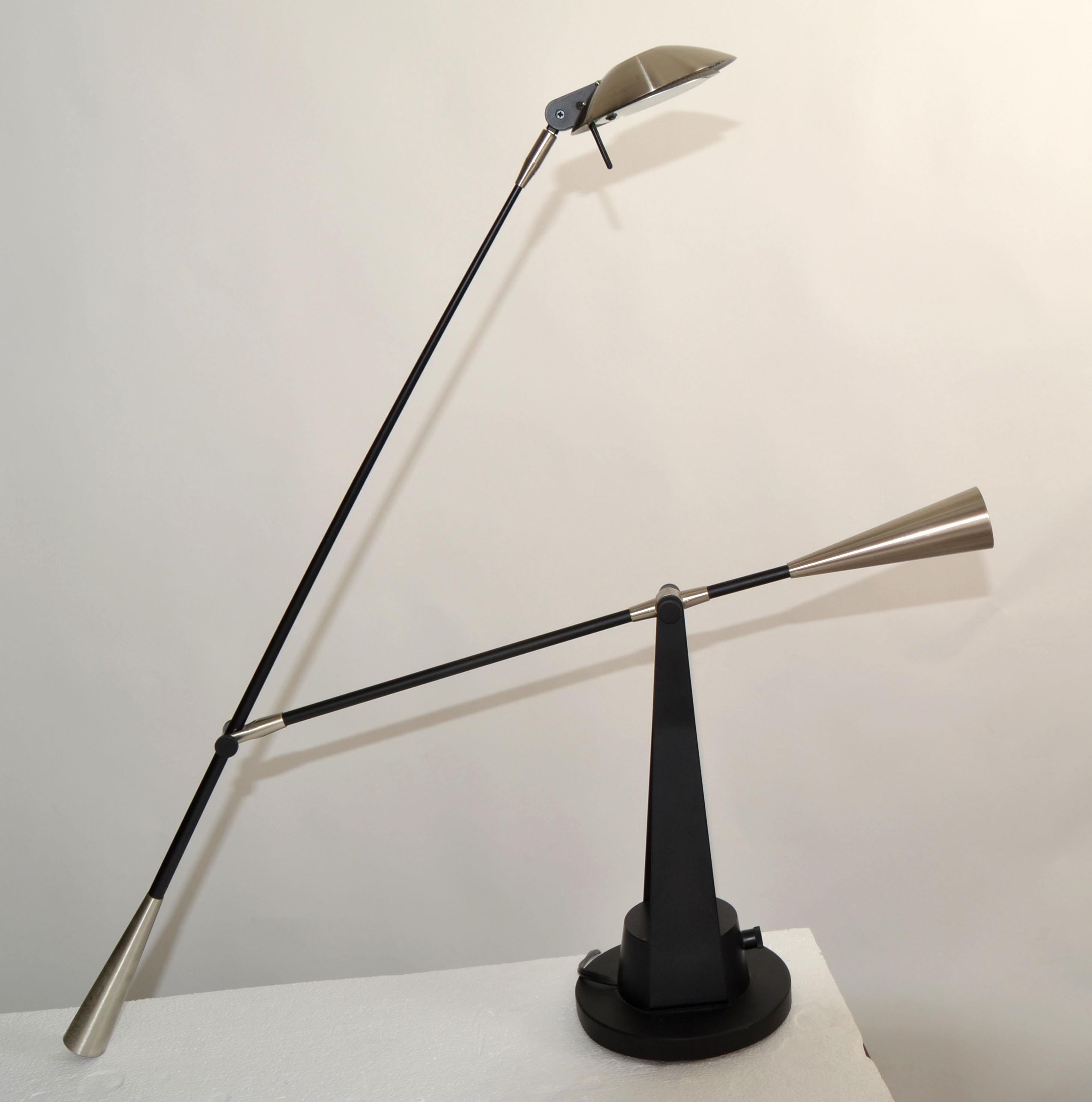 Postmoderne Libra-Schreibtischlampe aus schwarzem Stahl, satiniertem Nickel und Nickel 06, Robert Sonneman im Angebot 2