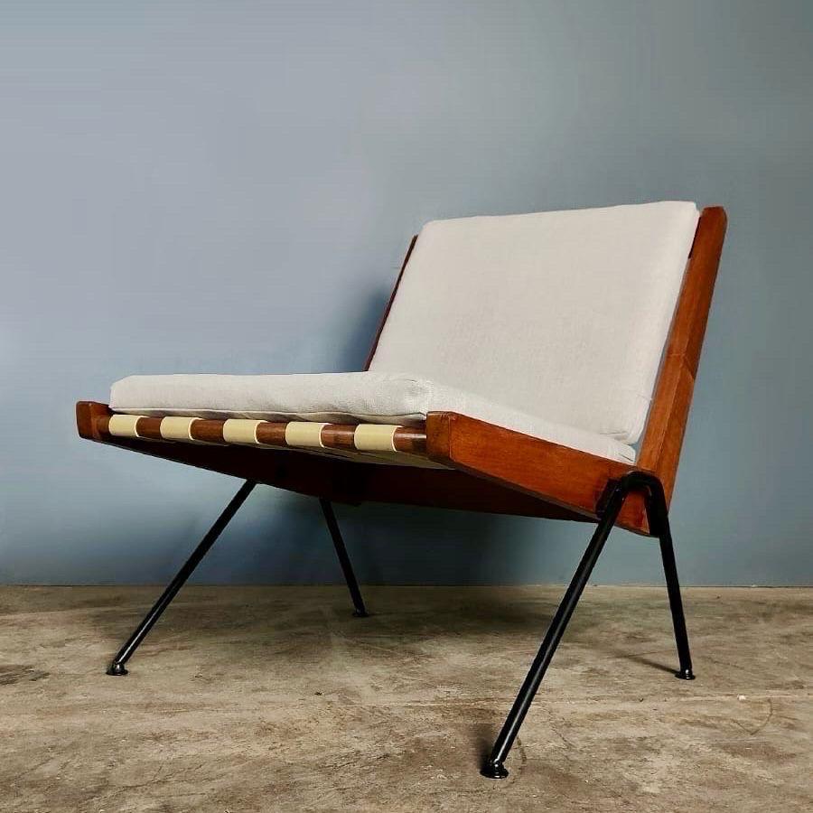 New Stock ✅

Original Robin Day for Hille ‘Chevron’ Lounge Chair Mid Century Vintage Retro MCM

The ‘Chevron’ chair designed by Robin Day for Hille, England in 1959. Teak frame with black steel rod legs, Pirelli rubber webbing and upholstered in a