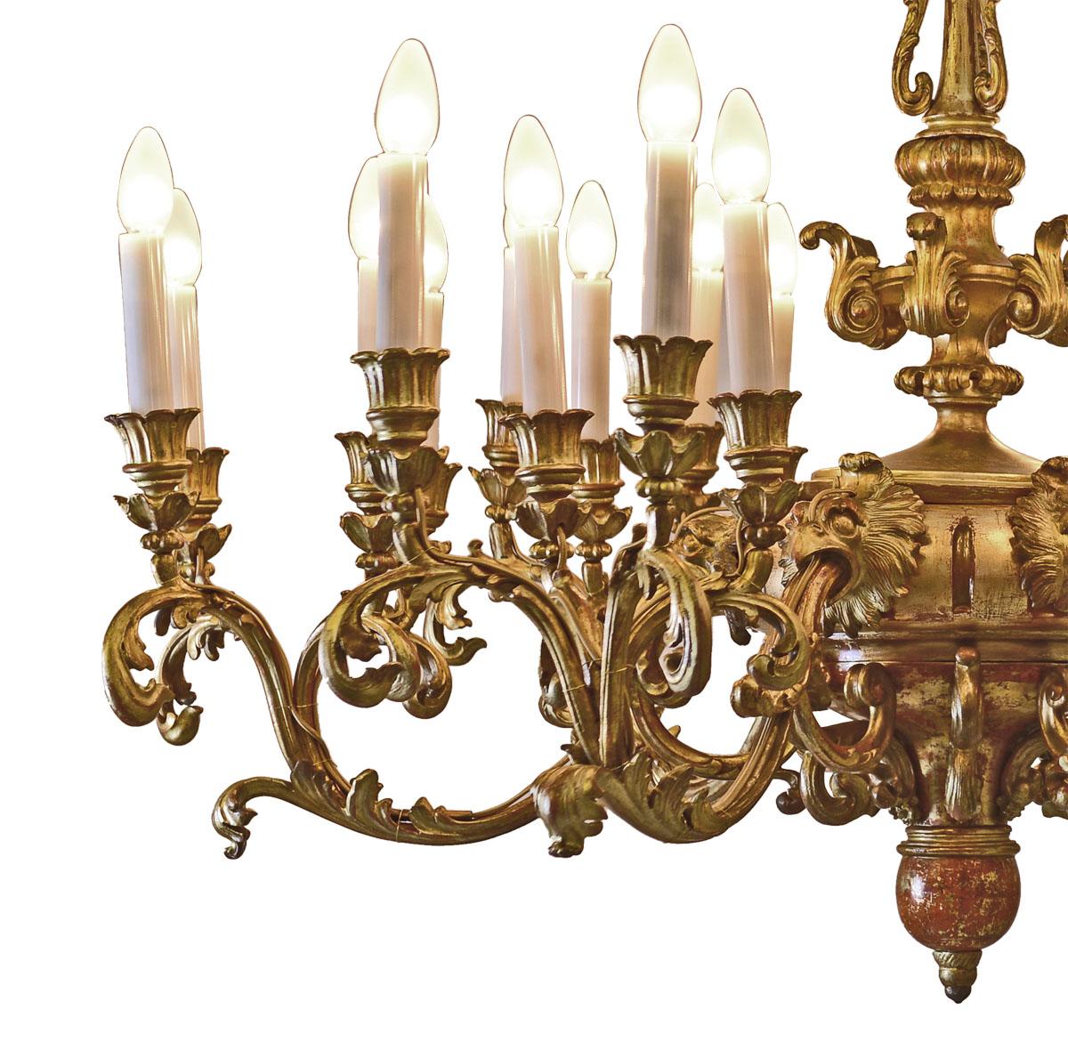 Milieu du XVIIIe siècle Lustre Rococo/Barock d'origine, bois de citronnier, 24 flammes, parfaitement rénové en vente