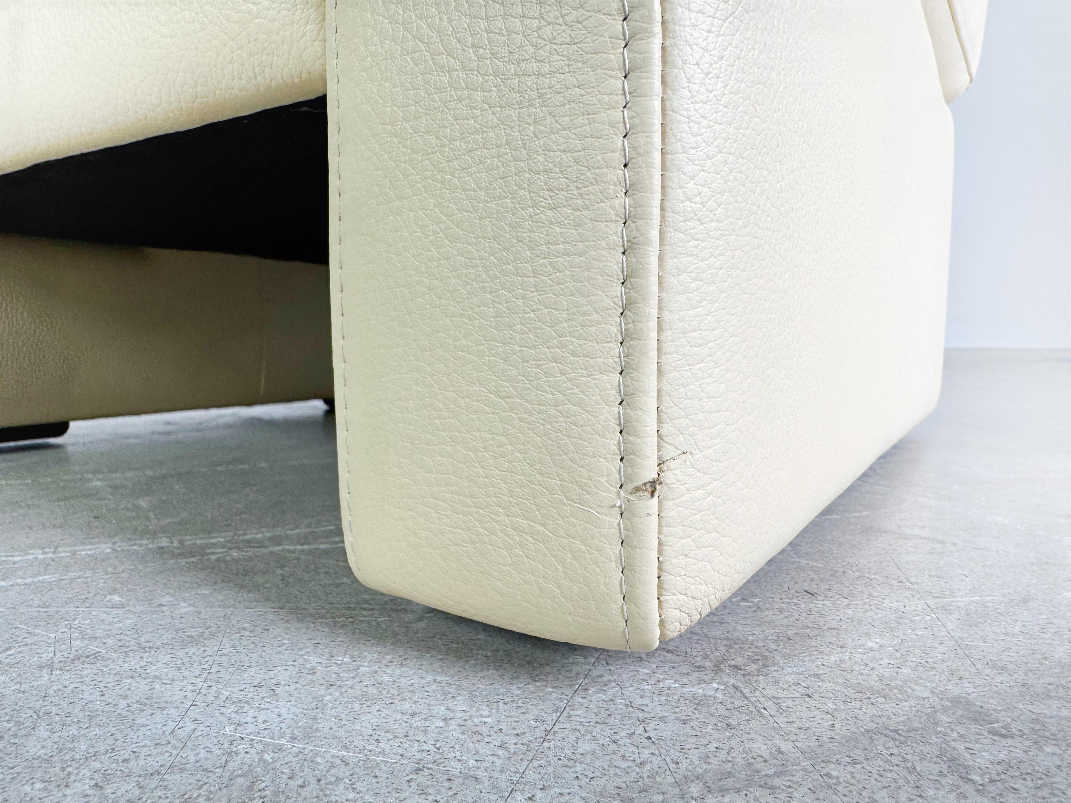 Original Rolf Benz Fußhocker Ego G Leder beige Pouf Ottomane In Good Condition For Sale In Berlin, DE