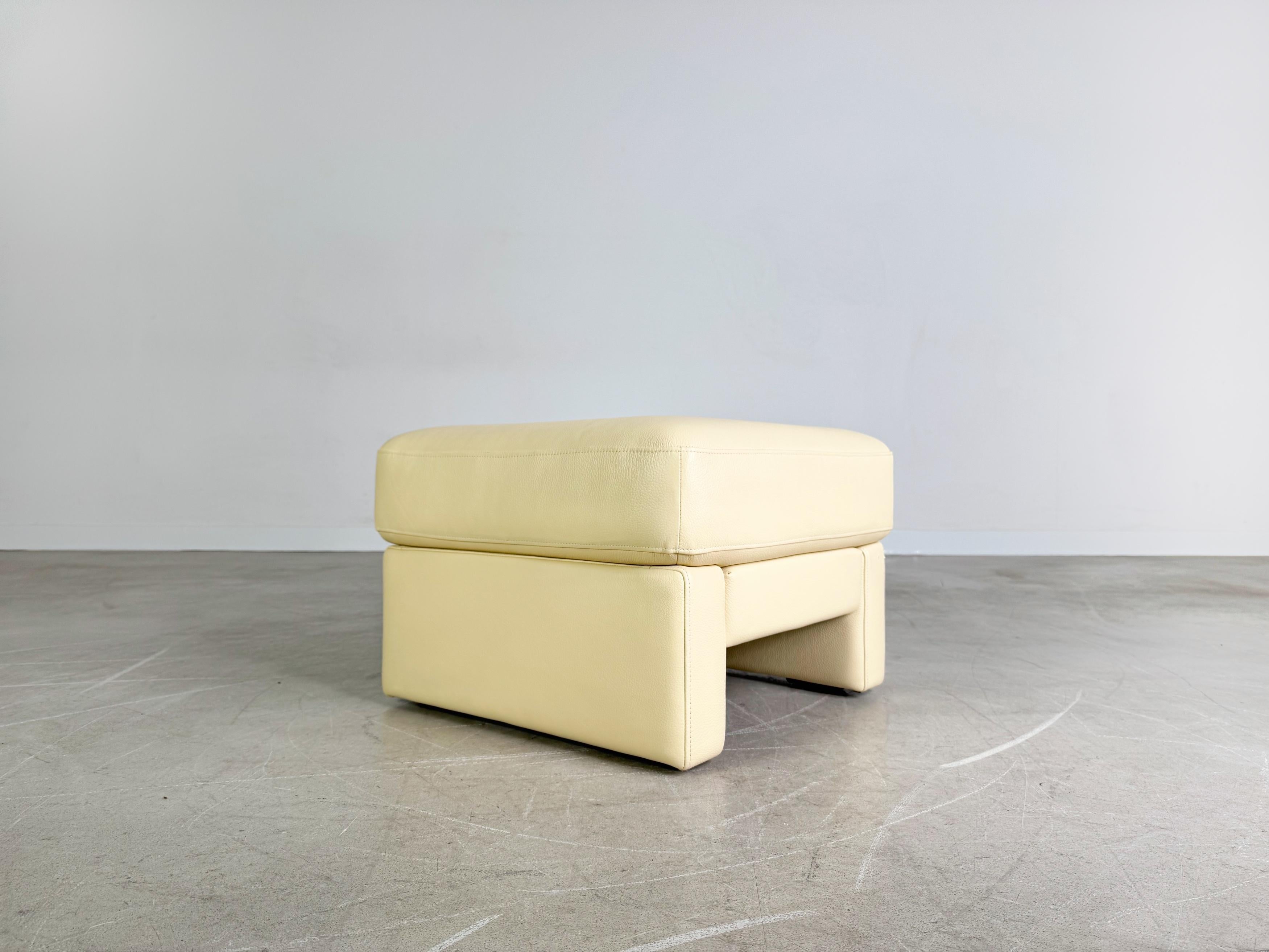 Leather Original Rolf Benz Fußhocker Ego G Leder beige Pouf Ottomane For Sale