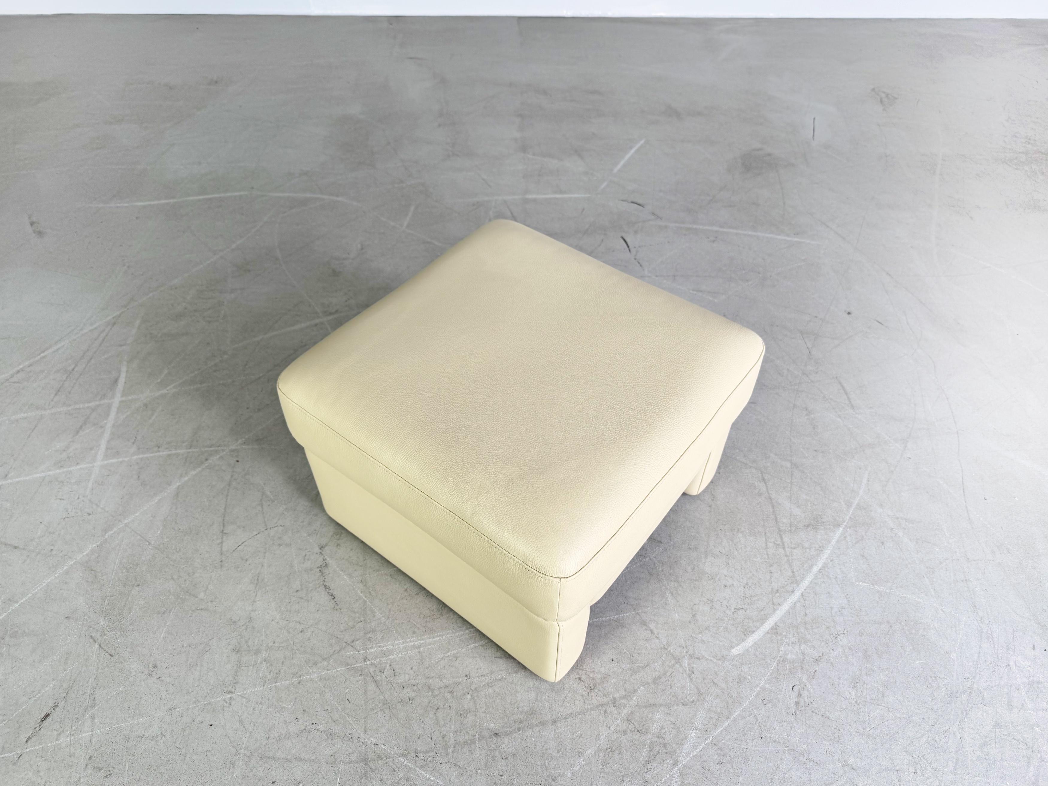 Original Rolf Benz Fußhocker Ego G Leder beige Pouf Ottomane For Sale 1