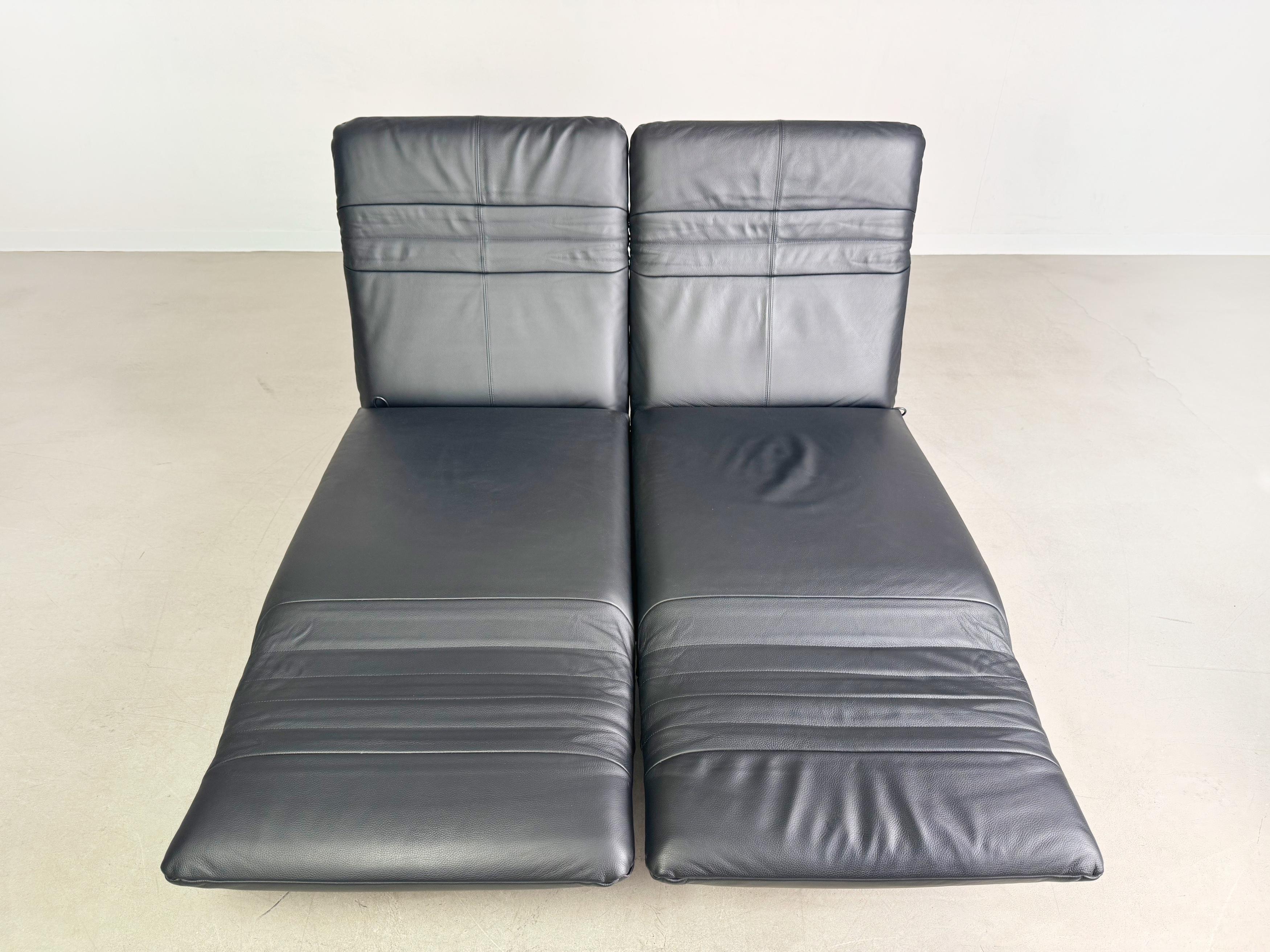 Original Rolf Benz Plura Sofá Couch Leder schwarz Design Zweisitzer en Bueno Estado en Berlin, DE