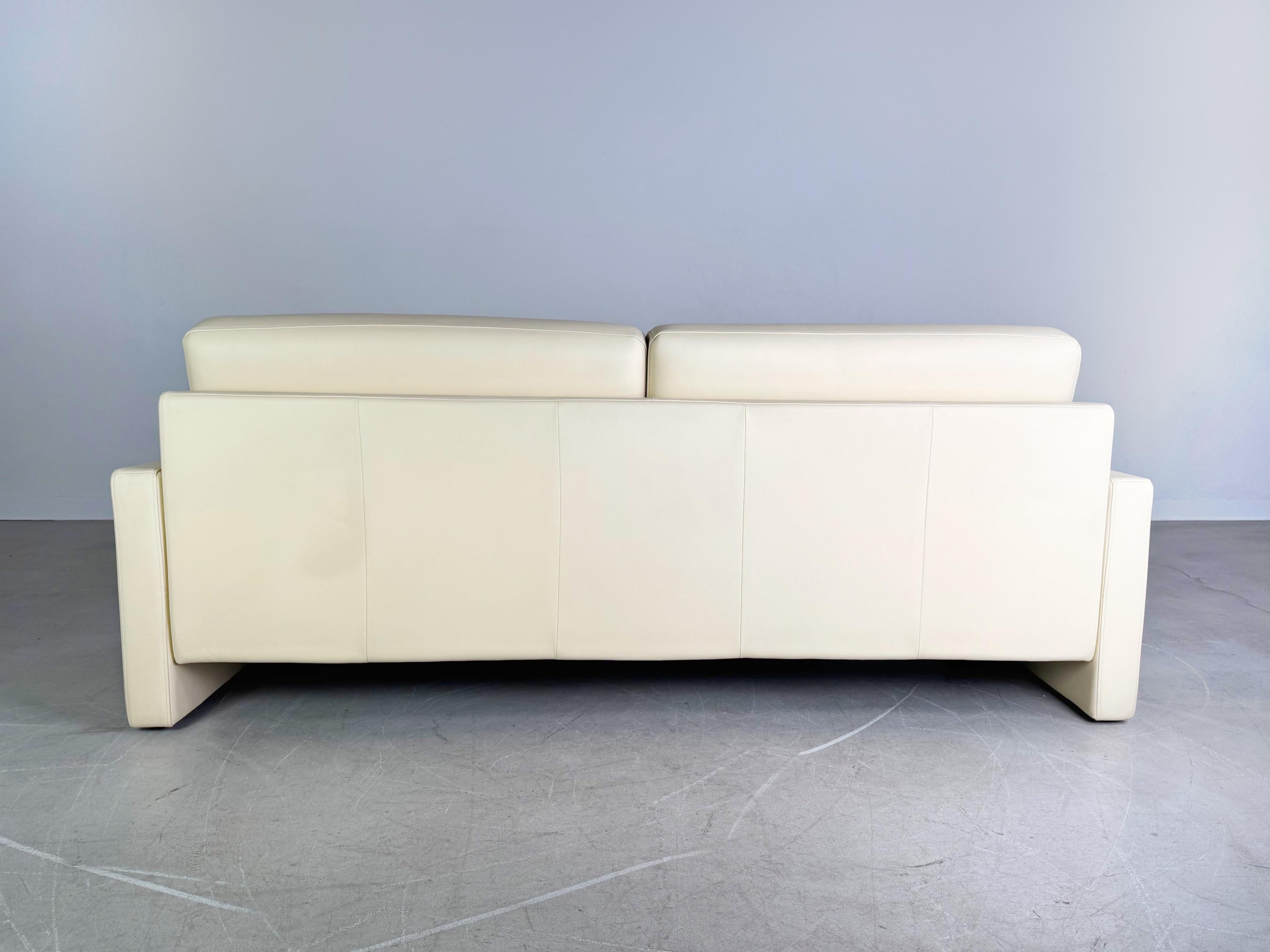 Contemporary Original Rolf Benz Sofa Ego G Leder beige Zweisitzer Couch For Sale