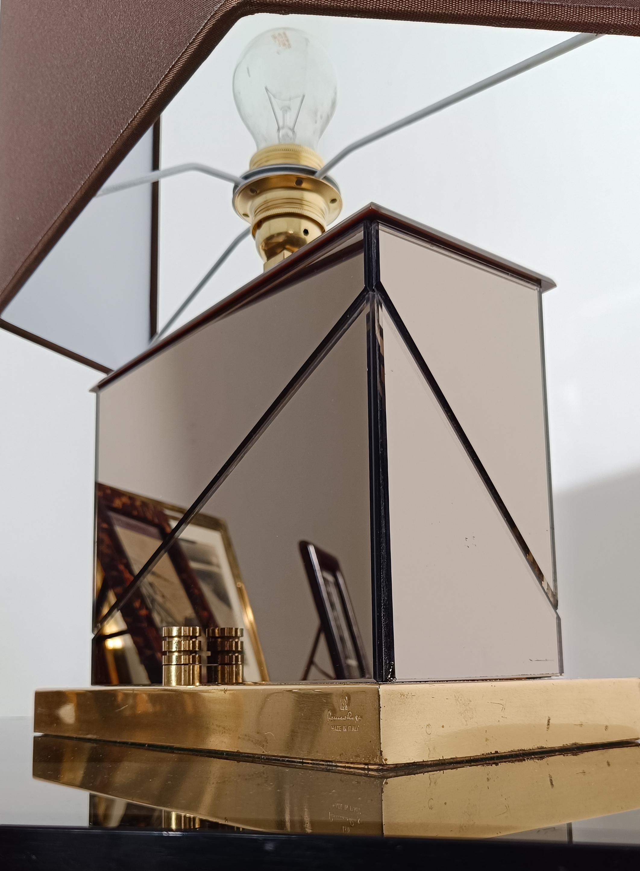Ottone Lampada da tavolo Romeo Rega originale in ottone e specchio molato Italia anni '70 in vendita