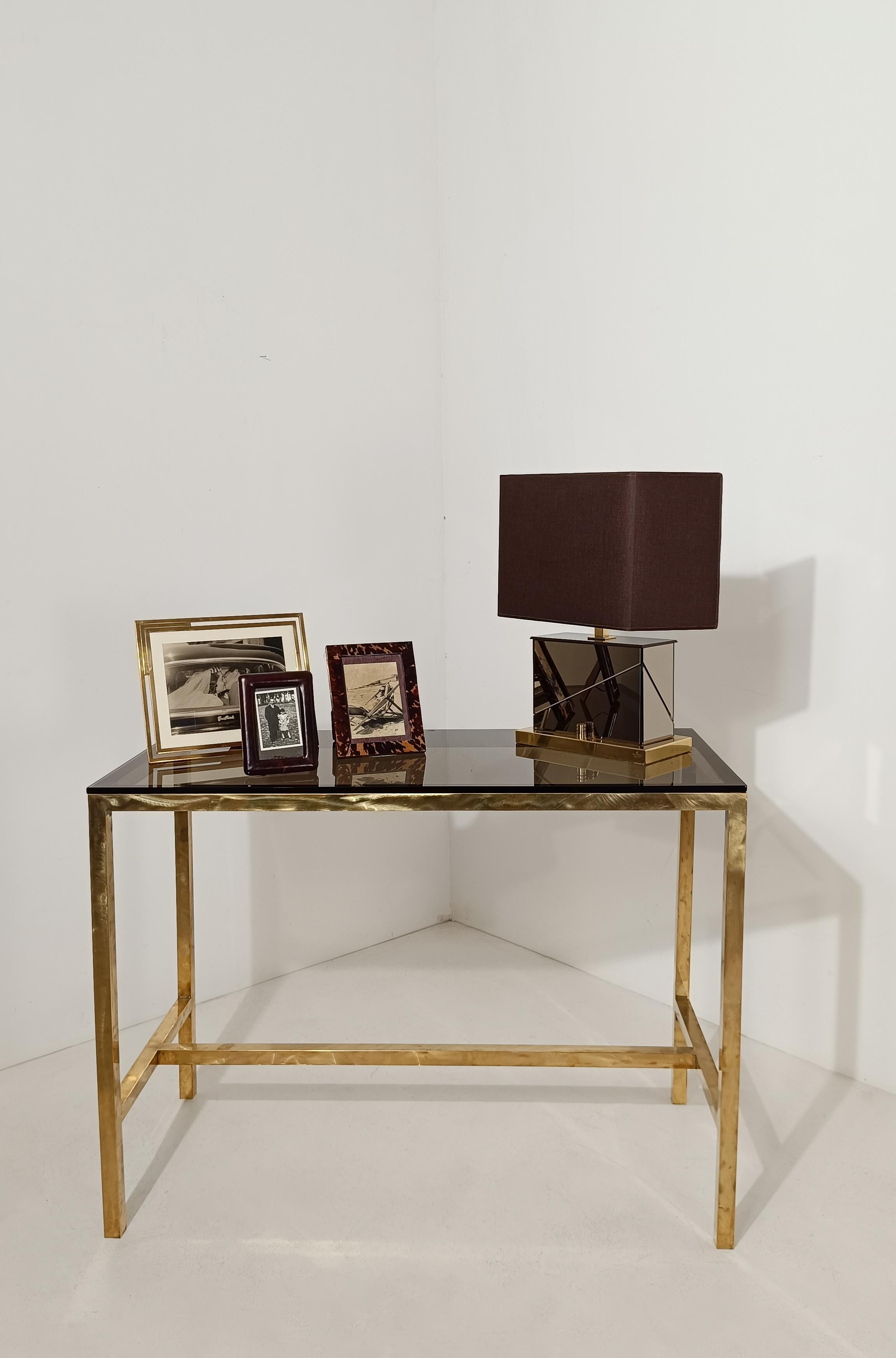 Lampada da tavolo Romeo Rega originale in ottone e specchio molato Italia anni '70 in vendita 1