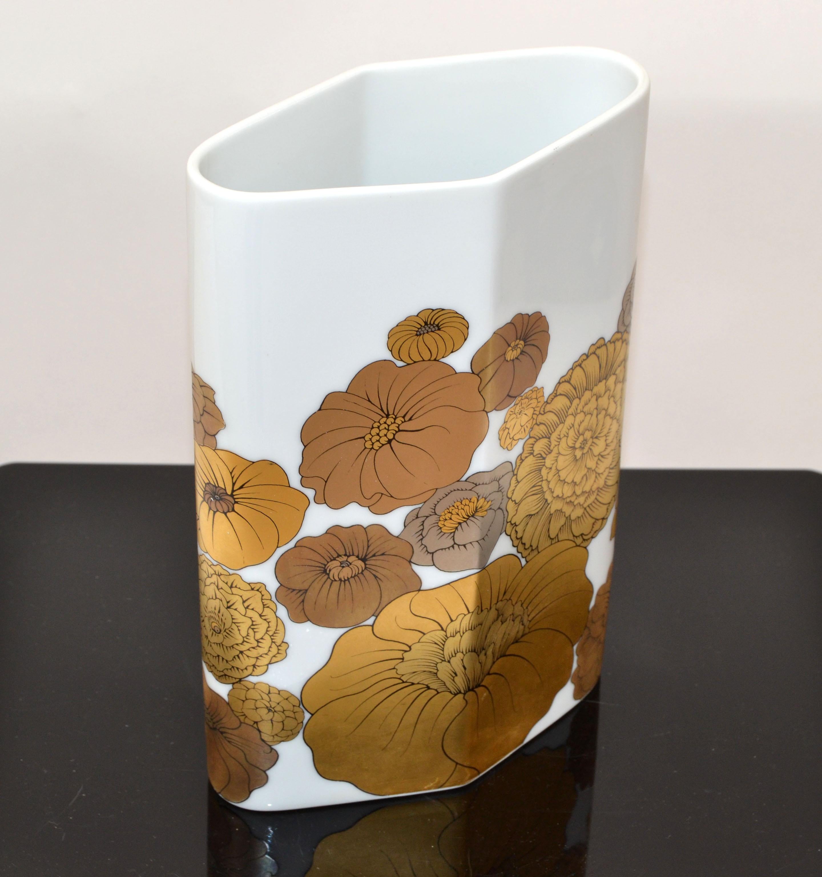 Striking original Rosenthal porcelain hand painted gold flower vase designed by Wolfgang Bauer and made in Germany for Studio-Linie.
The vase features a variety of blossoms in gold.
Marked Rosenthal Studio-Linie Germany at the base.
Limited Art
