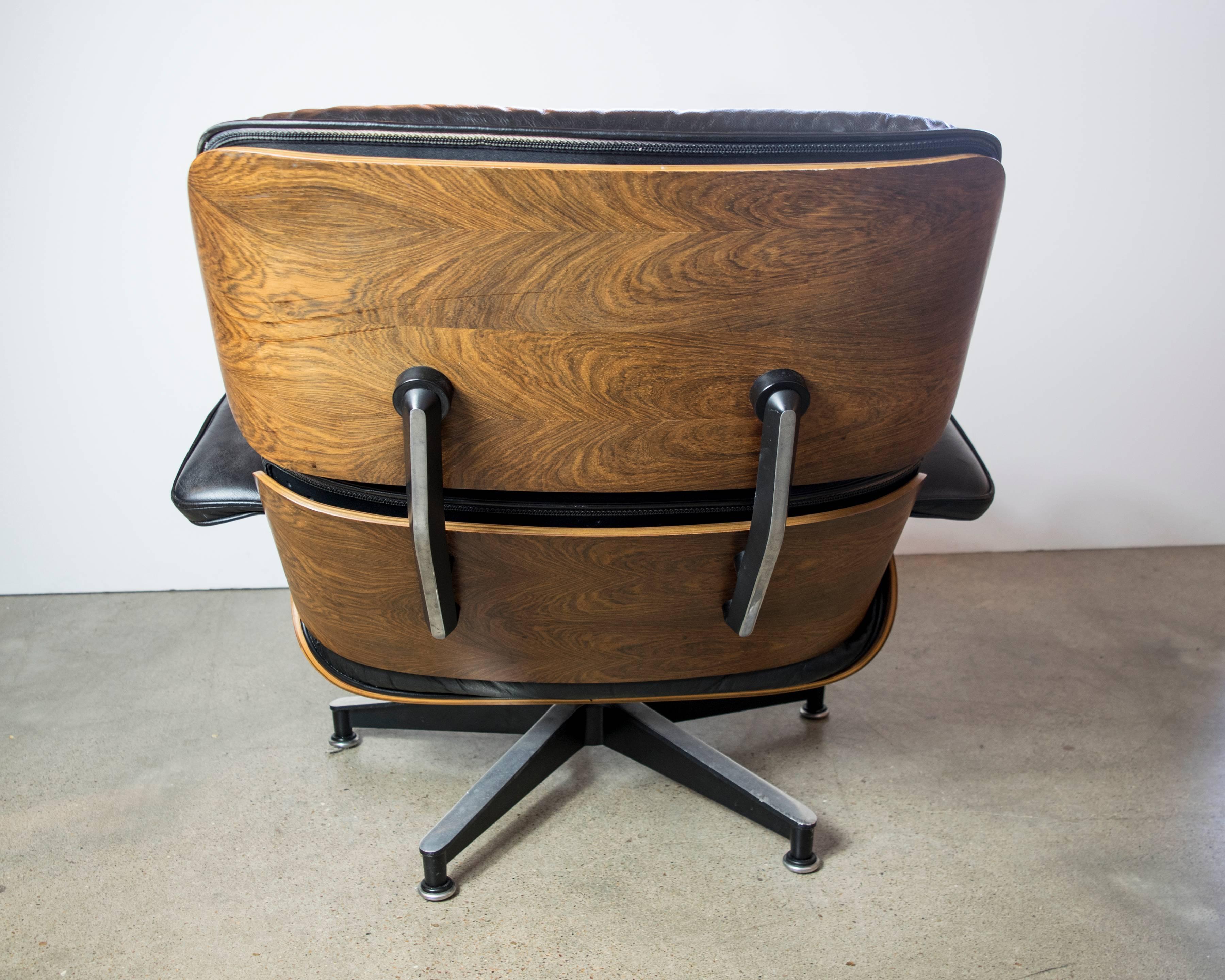 Late 20th Century Original Rosewood Eames Lounge Chair and Ottoman in Black Leather For Sale