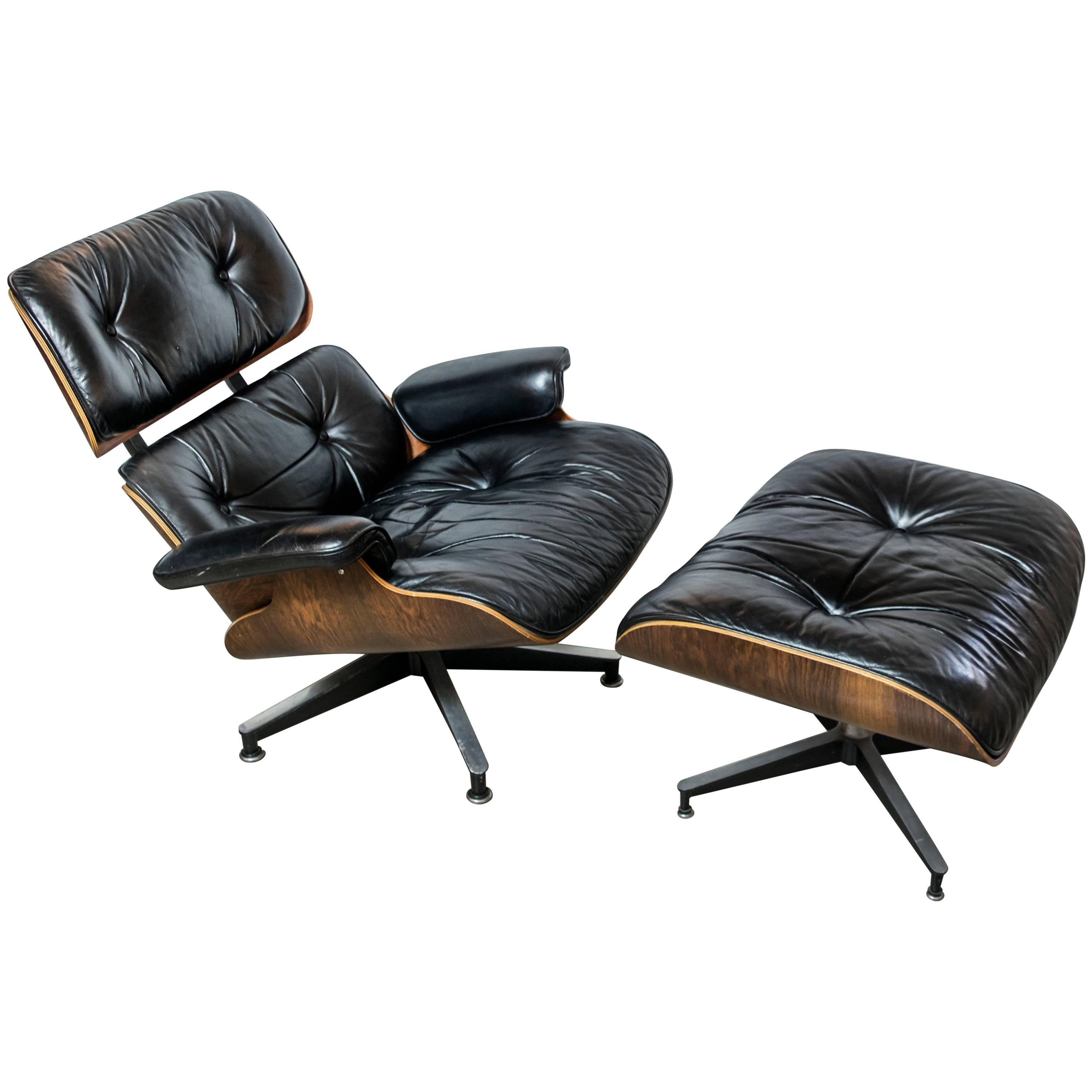 Original Rosewood Eames Lounge Chair and Ottoman in Black Leather For Sale