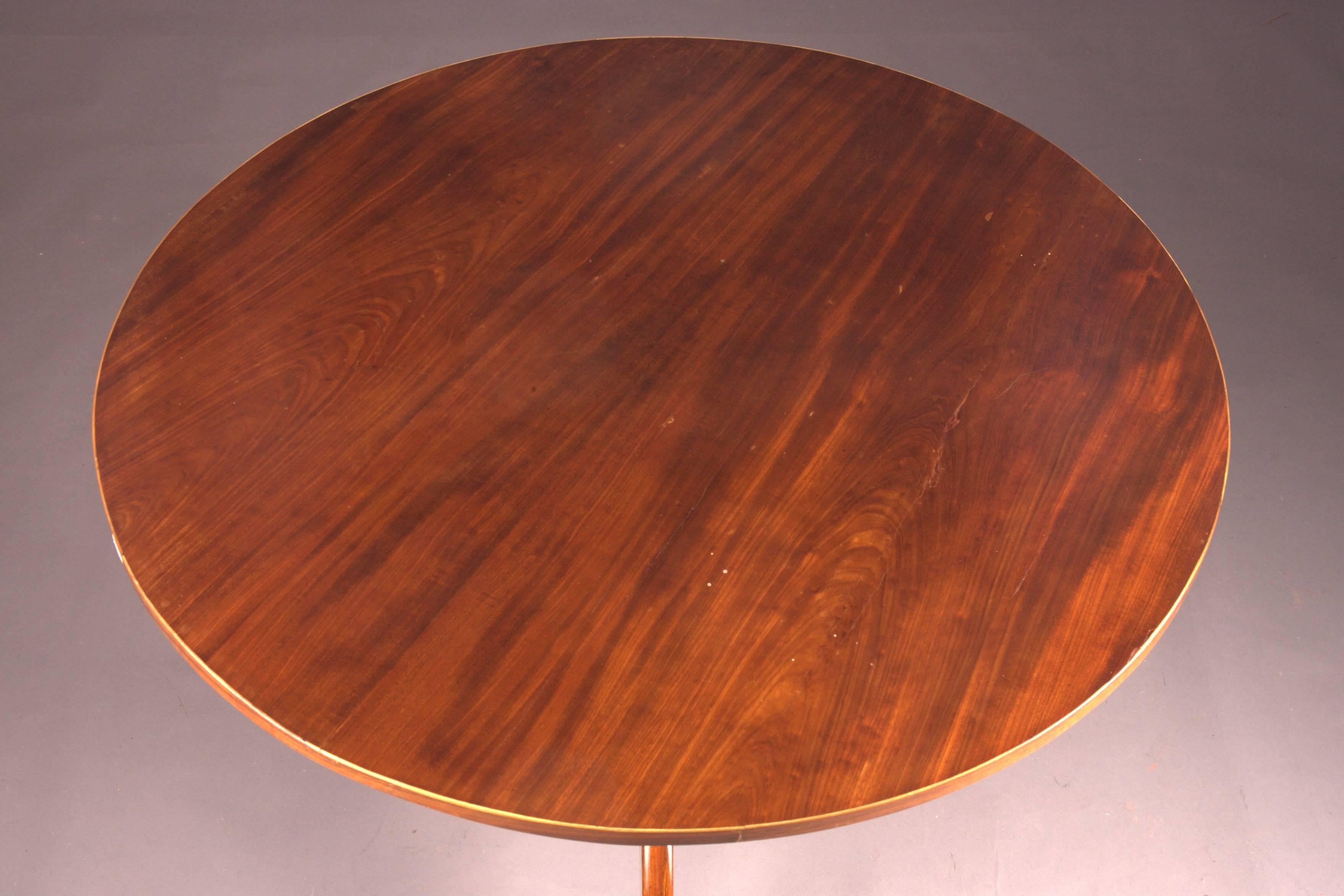 Table pliante ronde originale Biedermeier, datant d'environ 1820 Bon état - En vente à Berlin, DE