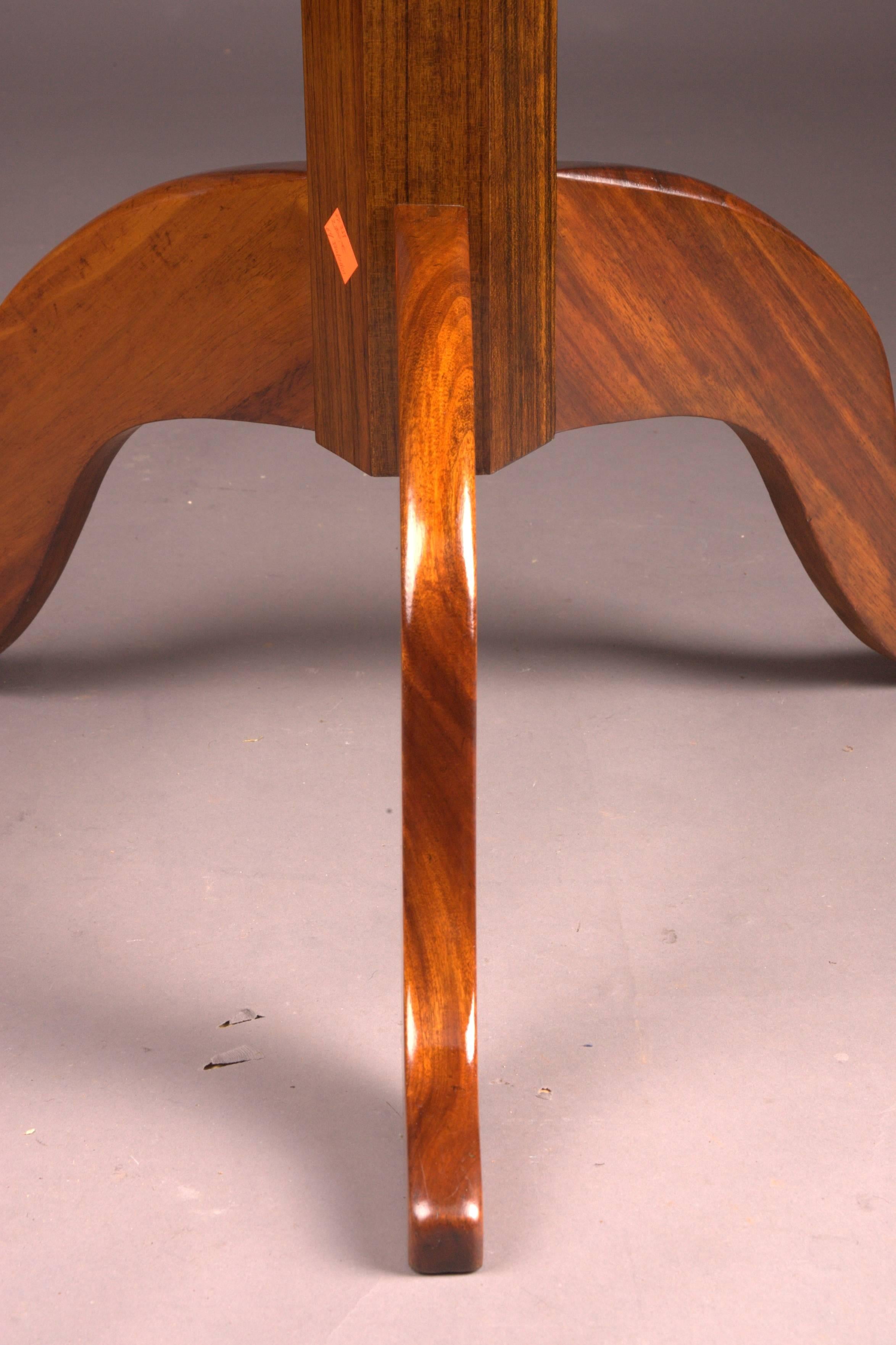 Original Antique Round Biedermeier Folding Table, circa 1820 Mahogany veneer For Sale 1