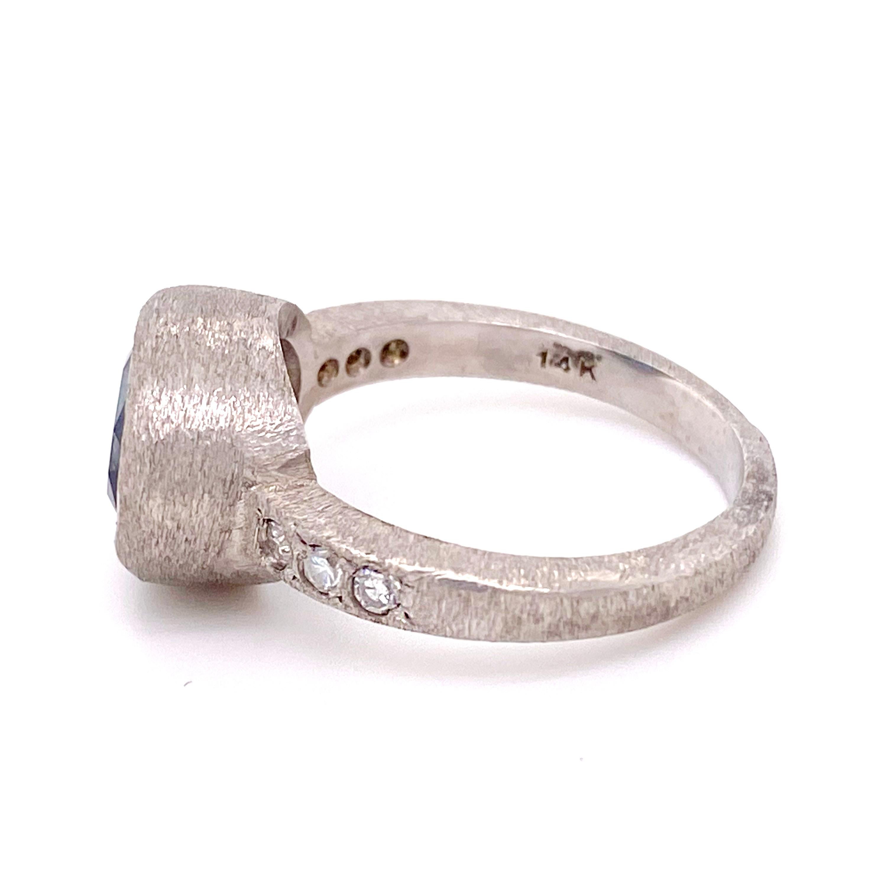 Royalty Blauer Topas-Diamant-Ring, echter ovaler Topas in Weißgold (Zeitgenössisch) im Angebot