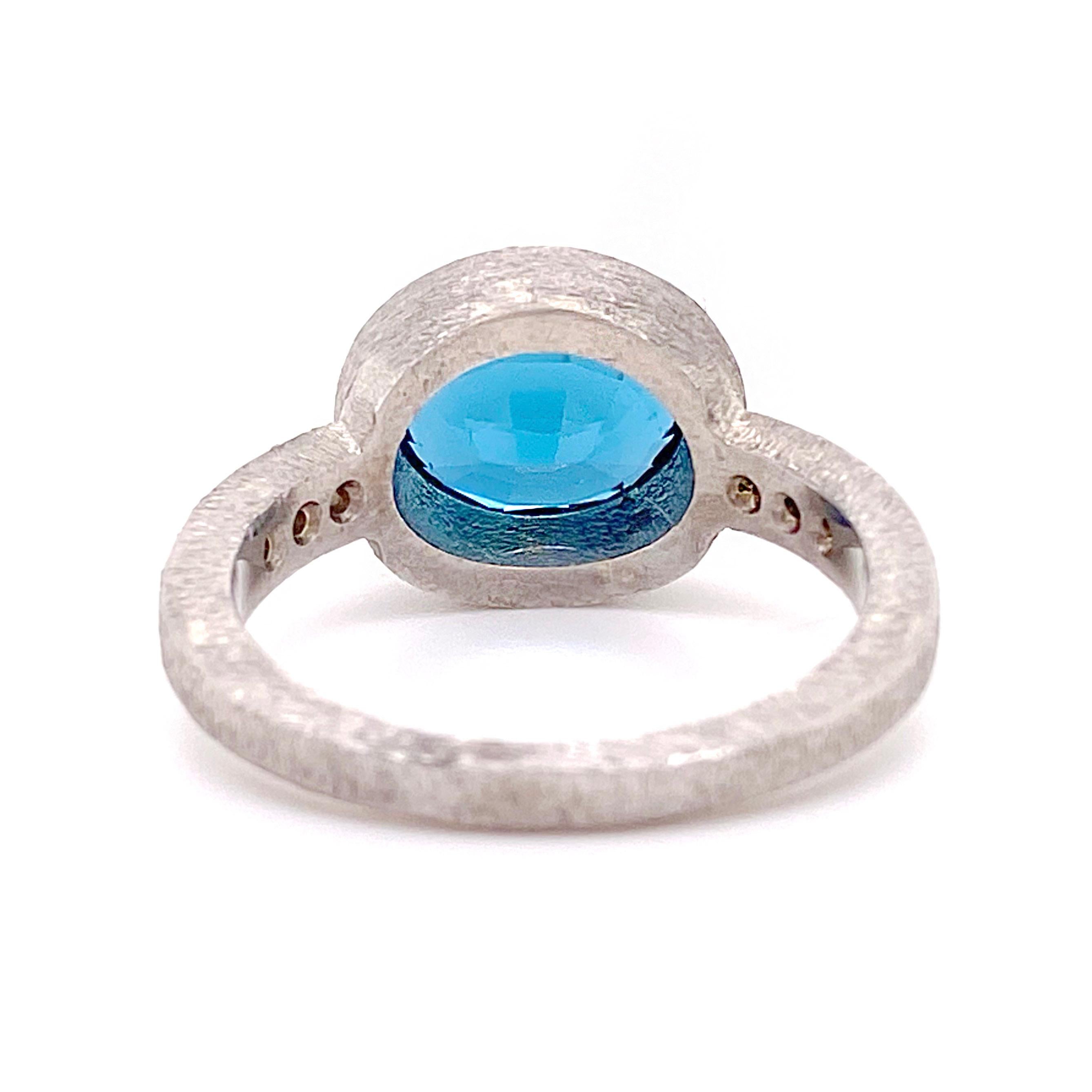 Royalty Blauer Topas-Diamant-Ring, echter ovaler Topas in Weißgold (Ovalschliff) im Angebot