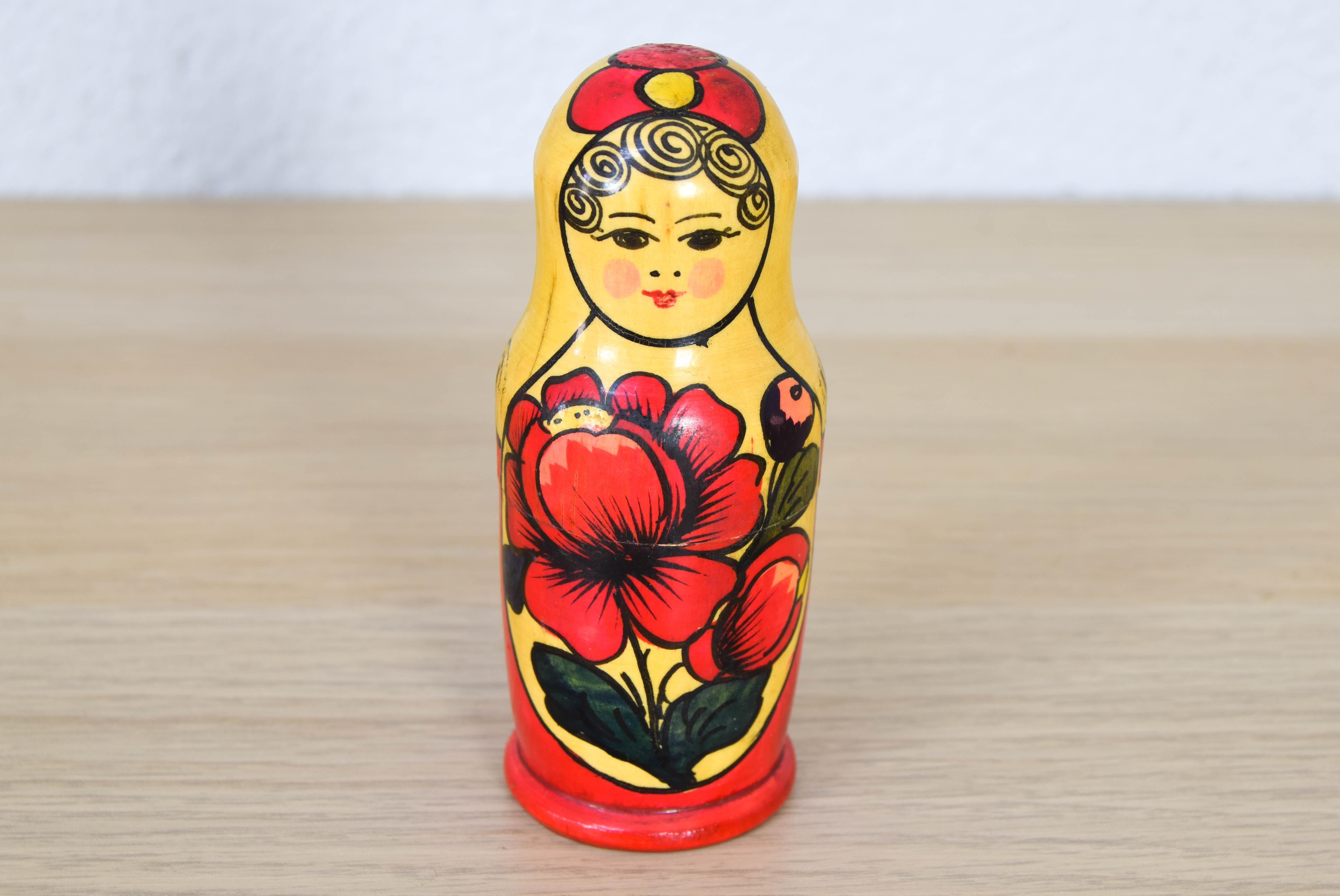 Original Russian Matryoshka Doll from the 60s In Good Condition For Sale In Escalona, Toledo