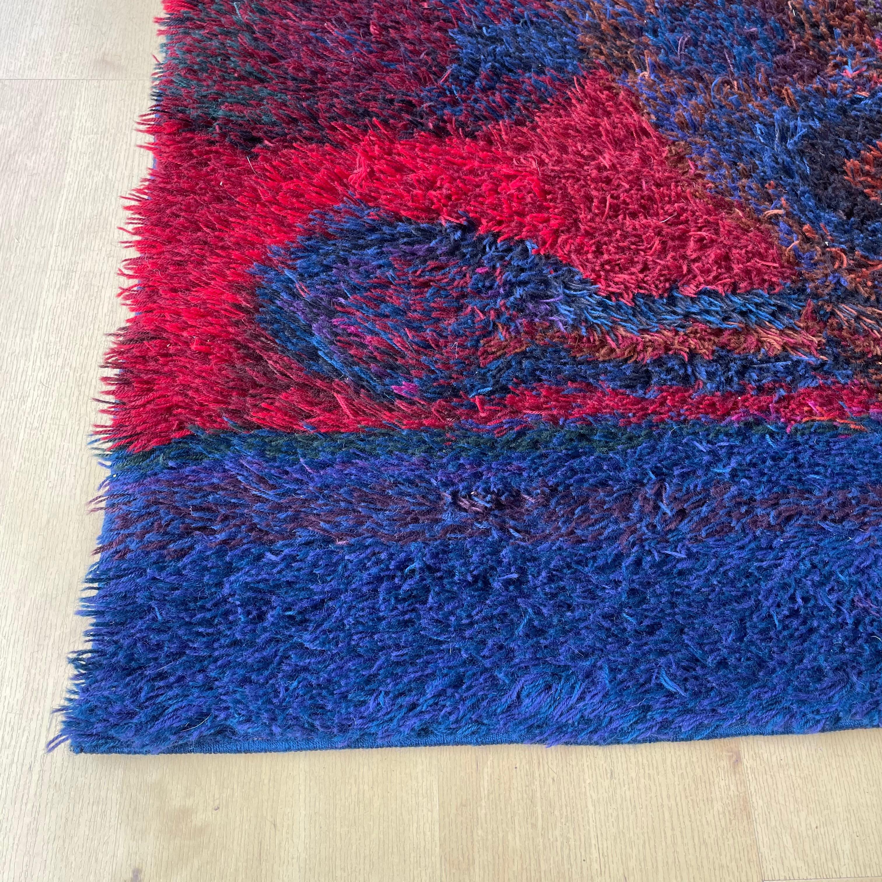 Skandinavischer Rya-Teppich von Oili Mki für Finnrya Oy AB, Finnland im Zustand „Gut“ im Angebot in Kirchlengern, DE