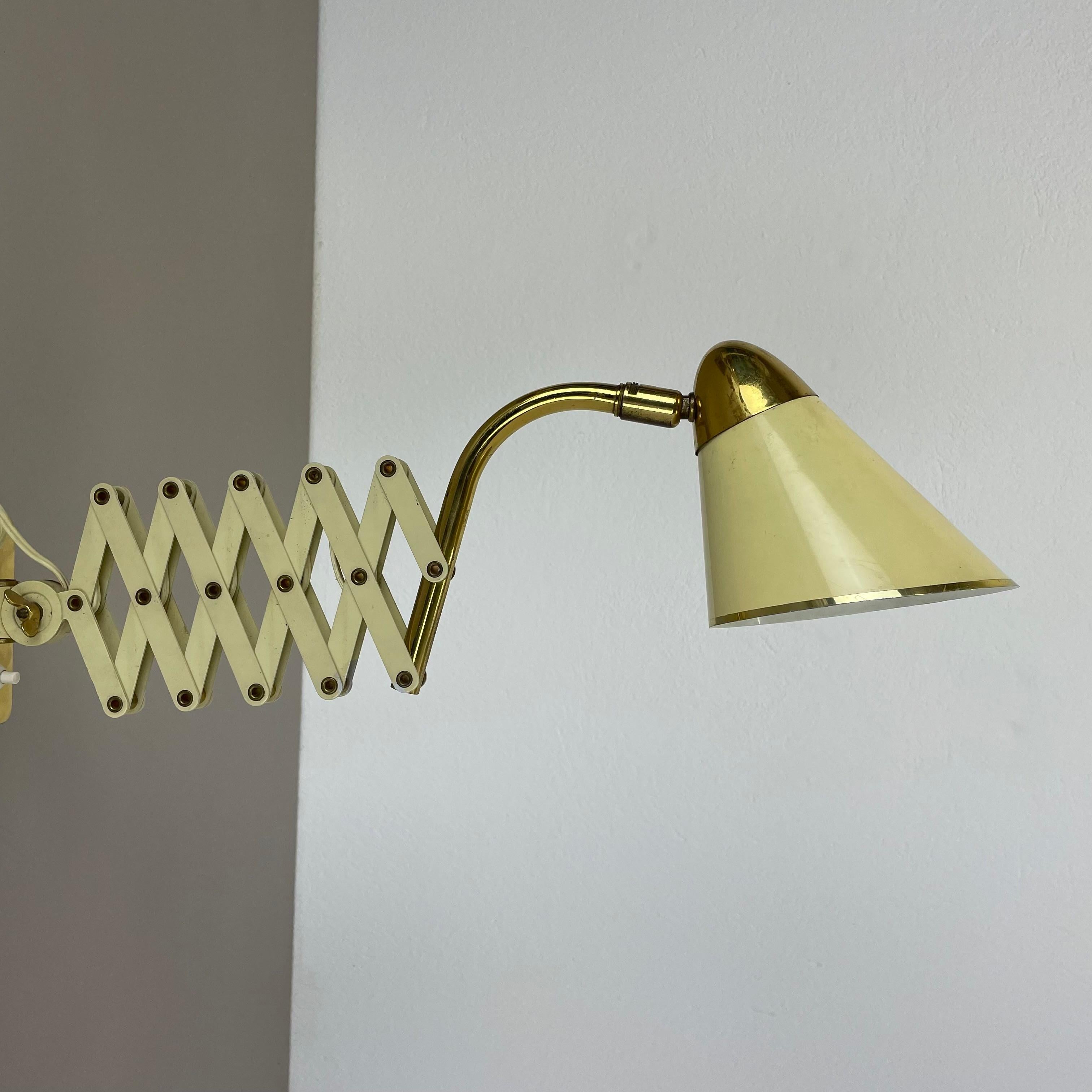 Original scissors wall light brass and metal by SIS Leuchten, Germany 1950s In Good Condition For Sale In Kirchlengern, DE