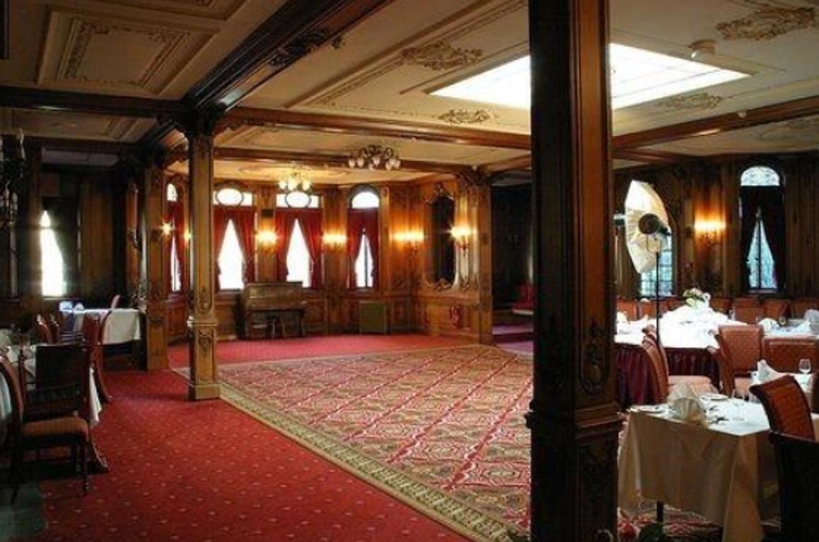Original Paravent-Teppich aus dem Titanic-Film im Zustand „Gut“ in Jersey, GB