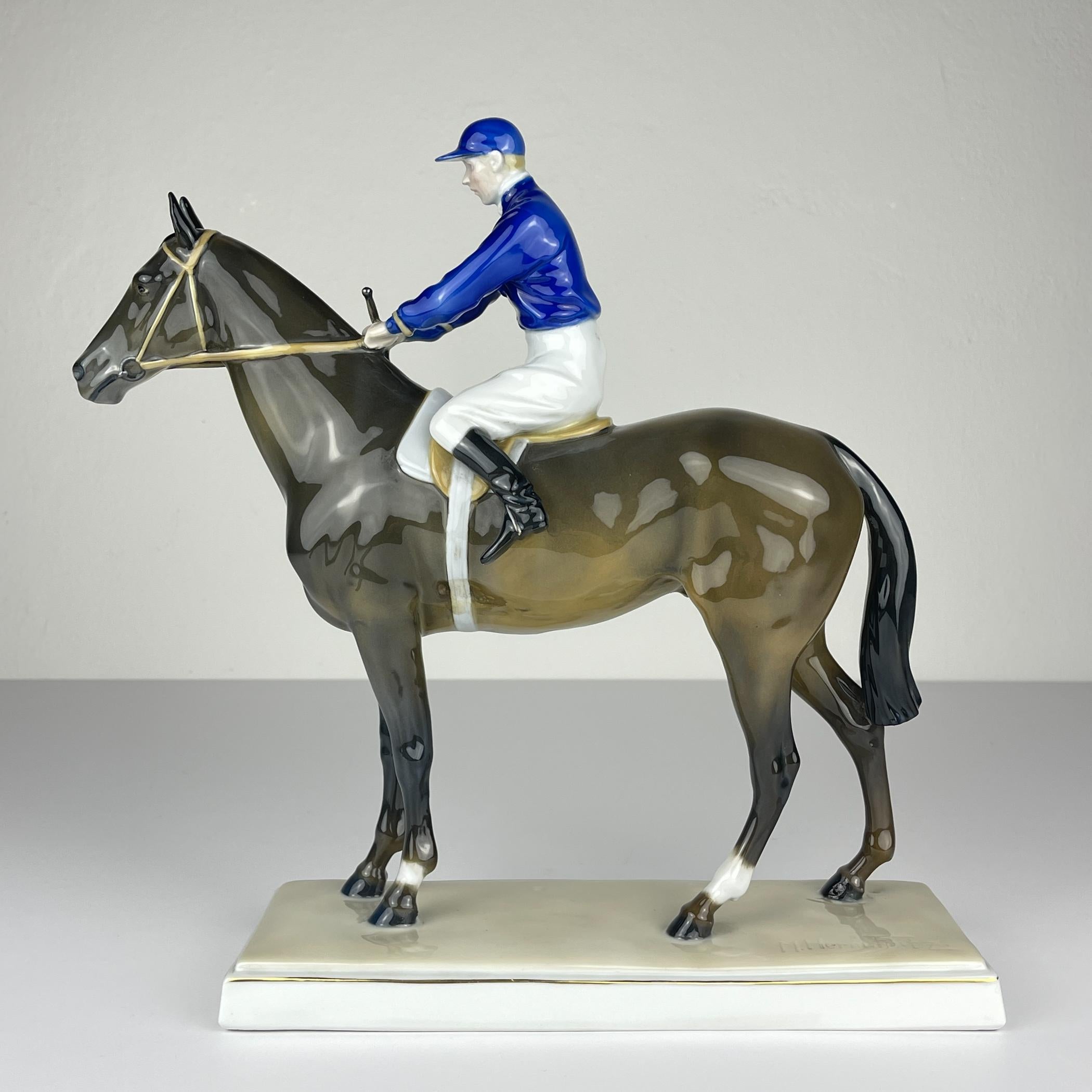 Escultura original de Max Hermann Fritz para Fraureuth Kunstabteilung, Alemania en Bueno estado para la venta en Miklavž Pri Taboru, SI