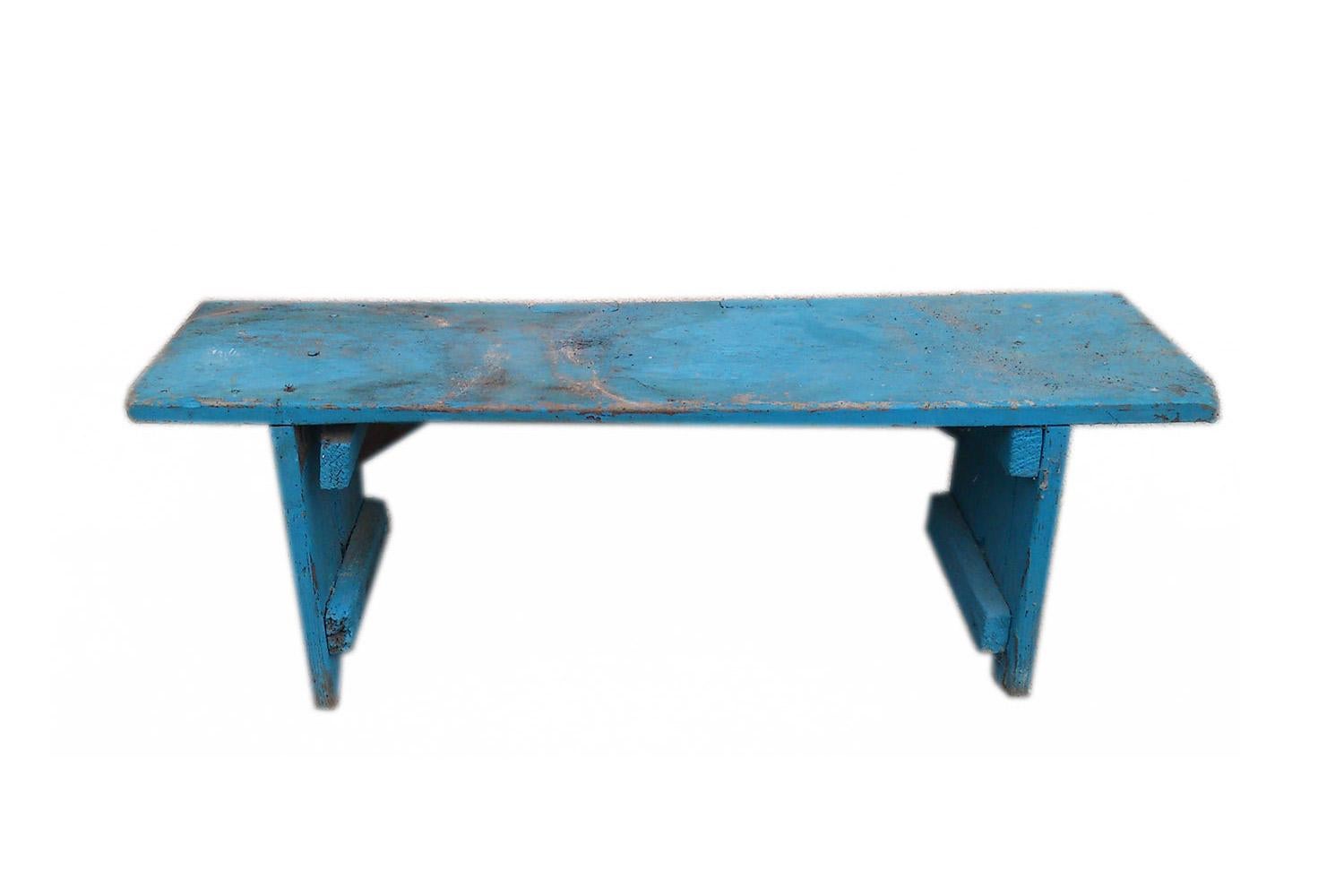 Original seat bench. All original.
Small, country plank seat bench, with terrific wear from use to the stretchers, and with original paint, again with much wear.
 