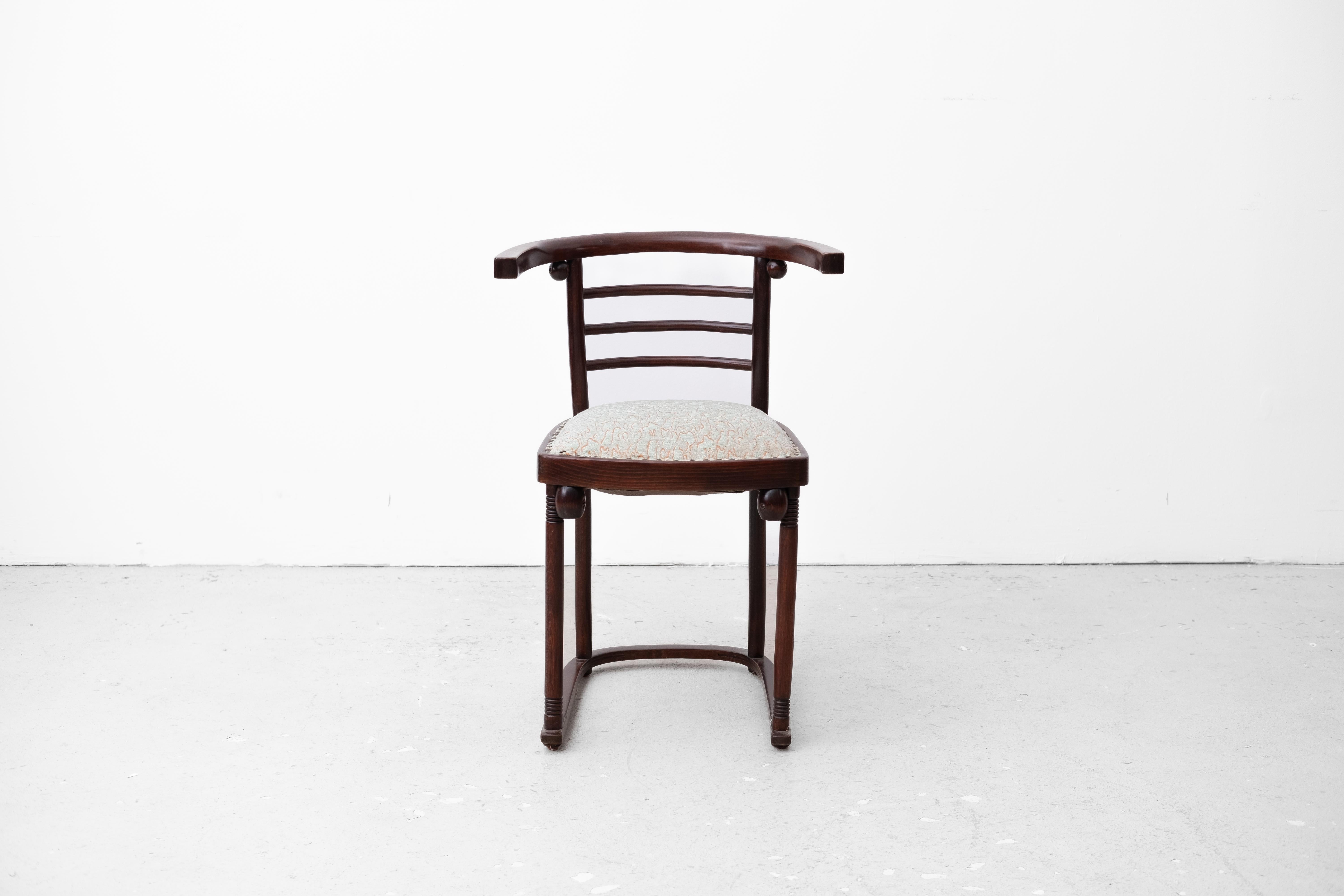 Object: Armchair 
Design: Josef Hoffmann (Vienna, circa 1905) or Gustav Siegel (according to Renzi)
Model Number: 728 A (J. J. Kohn) / 410 (Mundus)
Production: presumably Mundus (Vienna, circa 1915) / original production by J. J. Kohn (Vienna, circa
