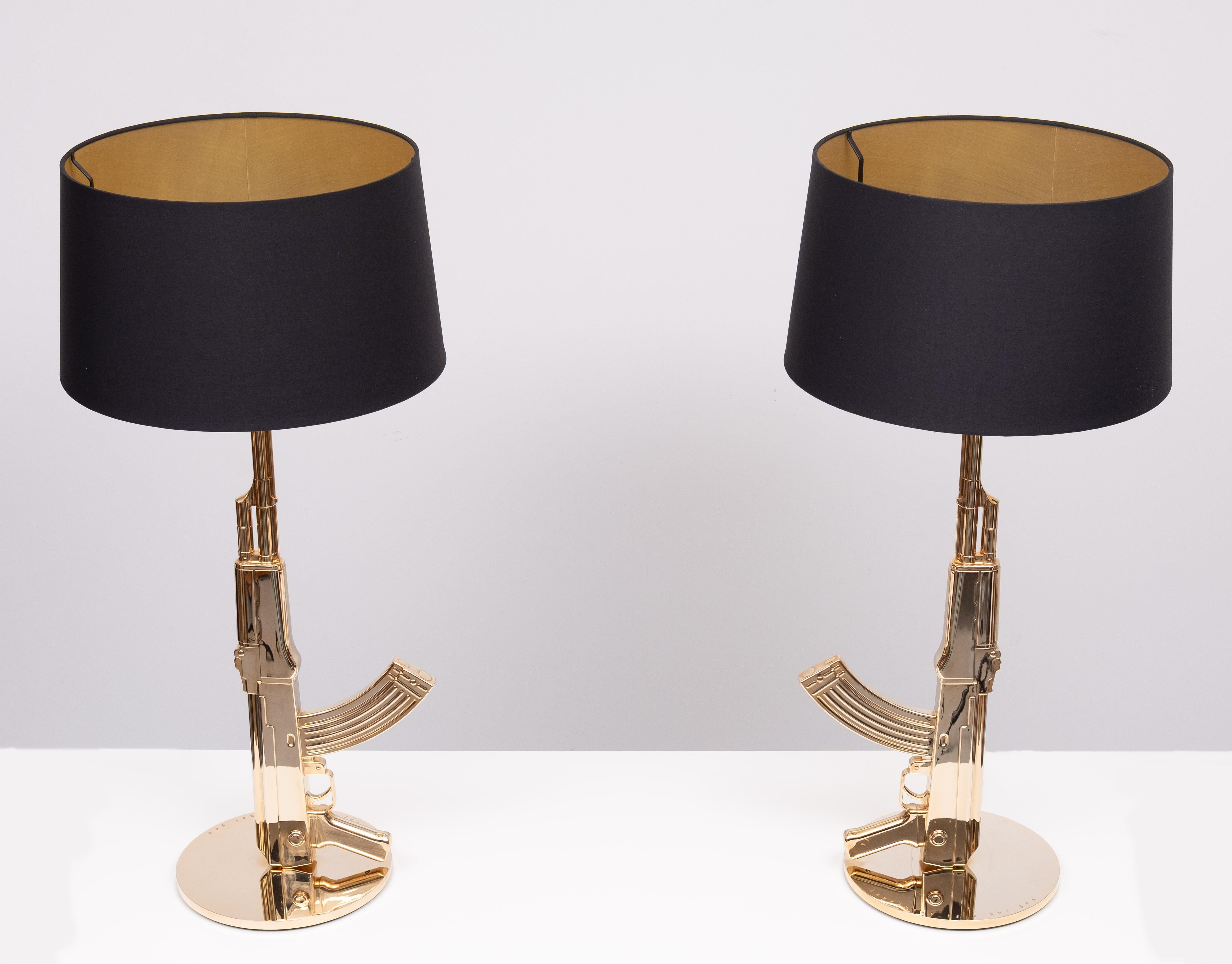 Original set of 2 Flos  AK 47 Kalashnikov  Table Gun Lamps  by Philippe Starck (Moderne) im Angebot