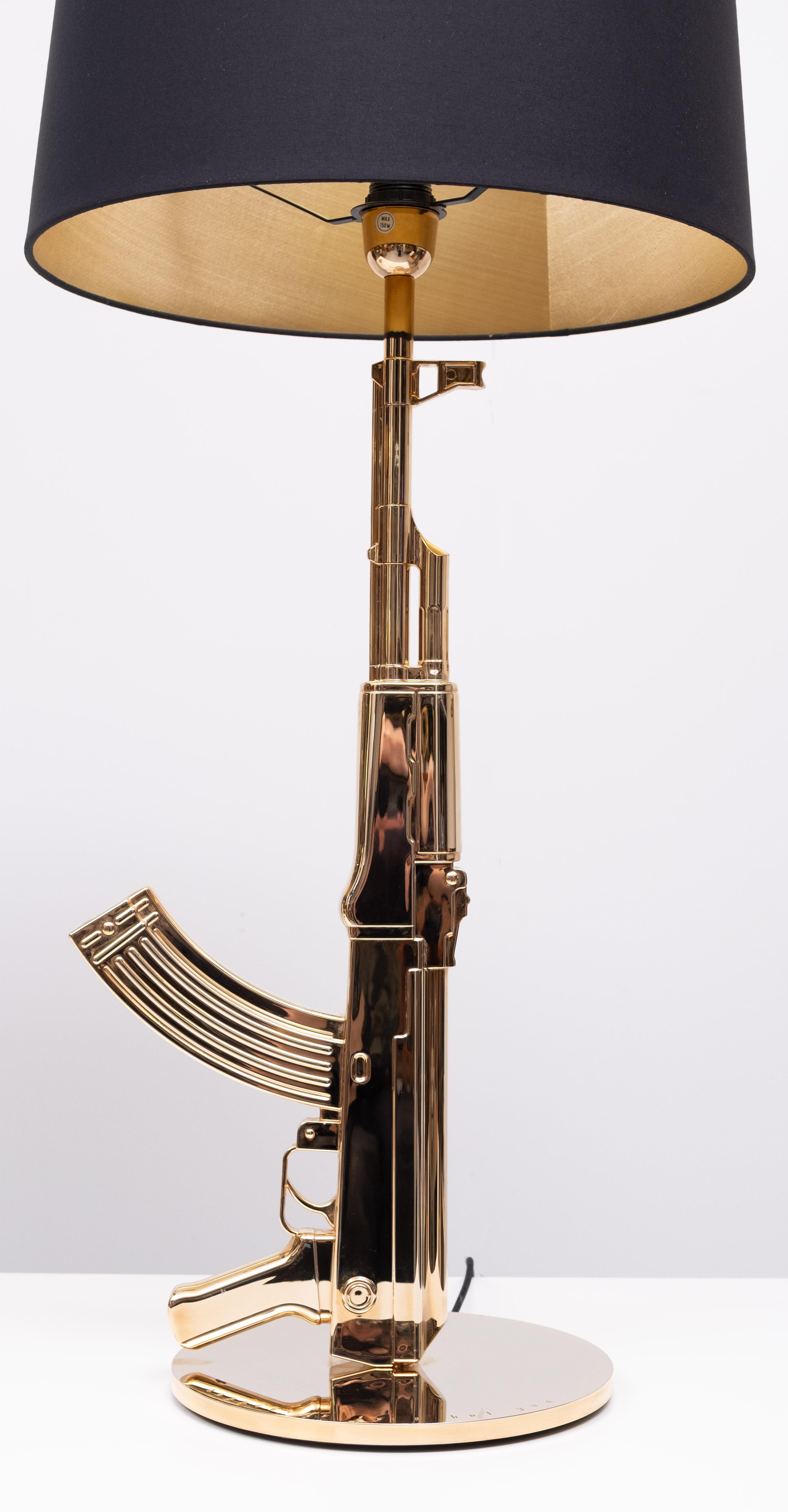 Original set of 2 Flos  AK 47 Kalashnikov  Table Gun Lamps  by Philippe Starck (Italienisch) im Angebot