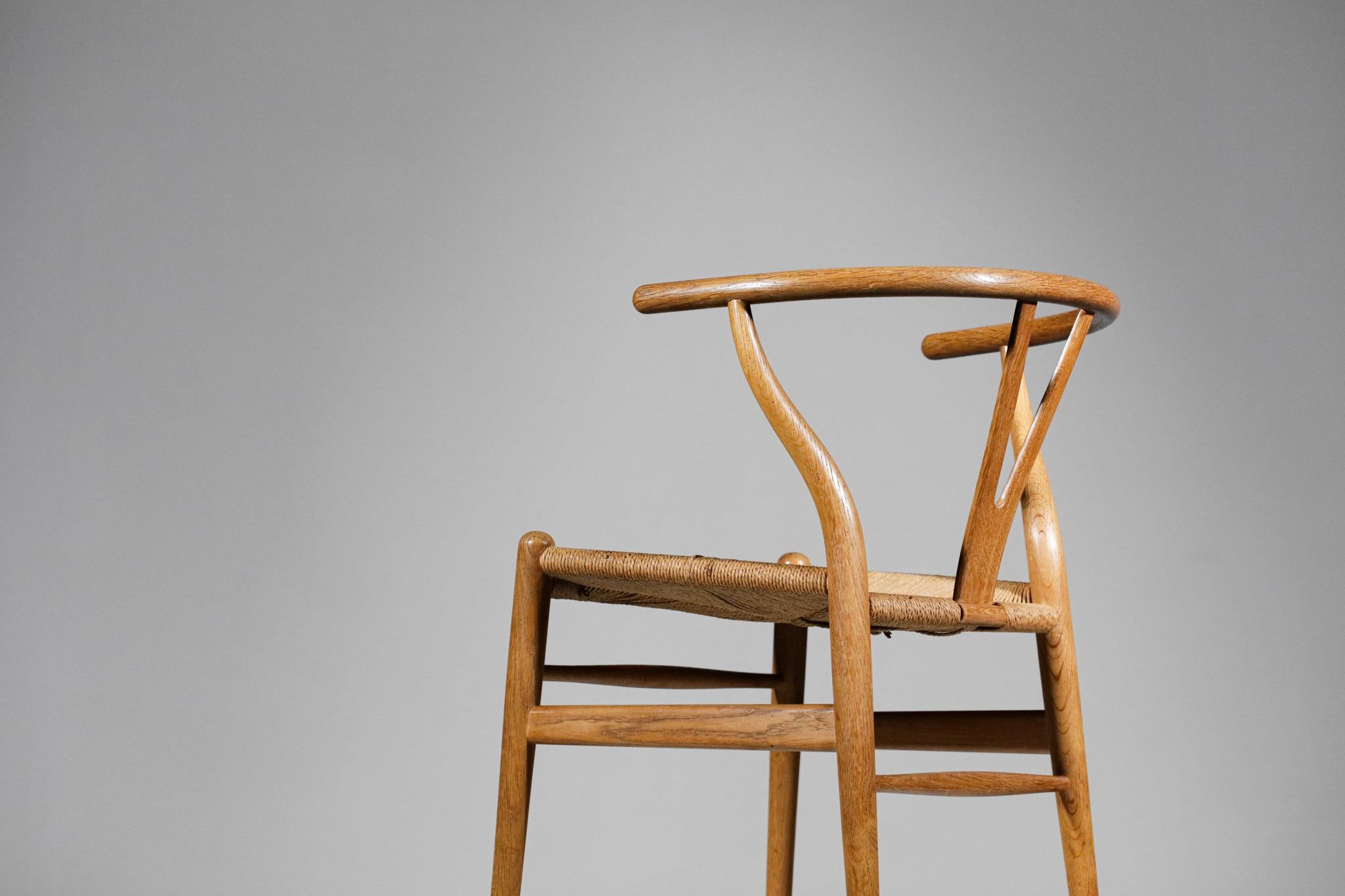 Juego original de 4 sillas CH24 del diseñador Hans Wegner Roble Danés Escandinavo en Bueno estado para la venta en Ternay, Auvergne-Rhône-Alpes