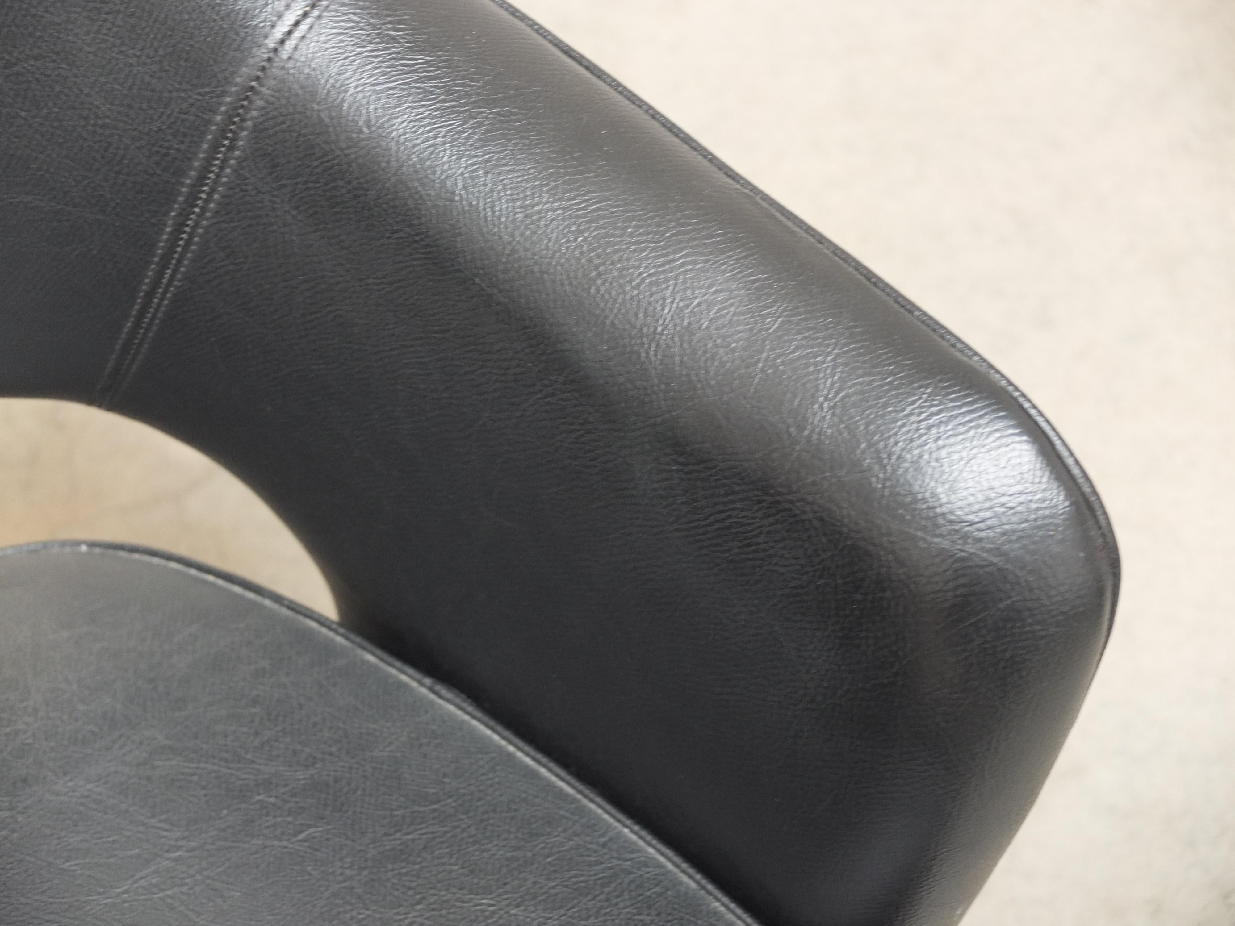 Original Set of 4 'Executive' Armchairs by Eero Saarinen for Knoll, 1960s For Sale 4
