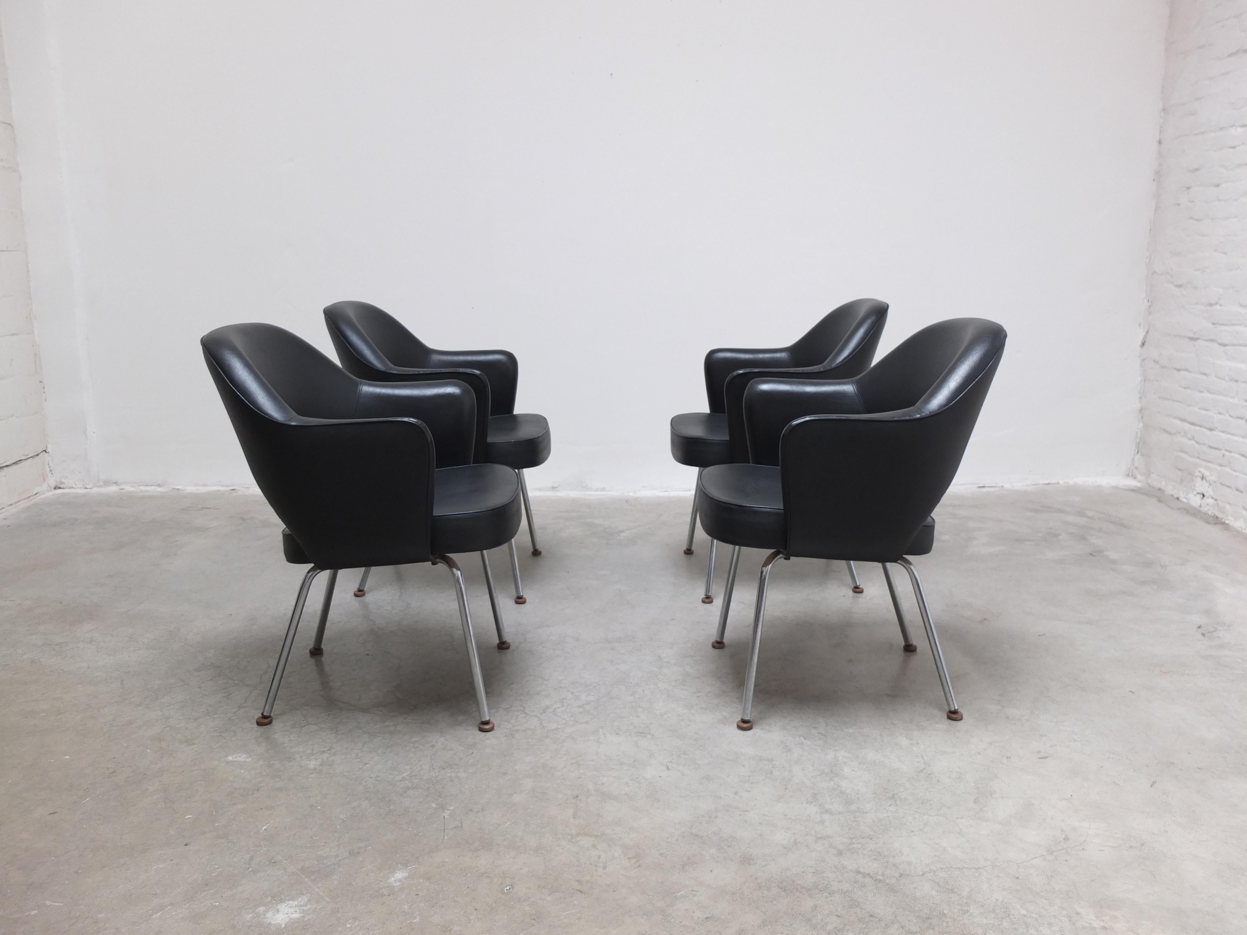 Original Set of 4 'Executive' Armchairs by Eero Saarinen for Knoll, 1960s In Good Condition For Sale In Antwerpen, VAN