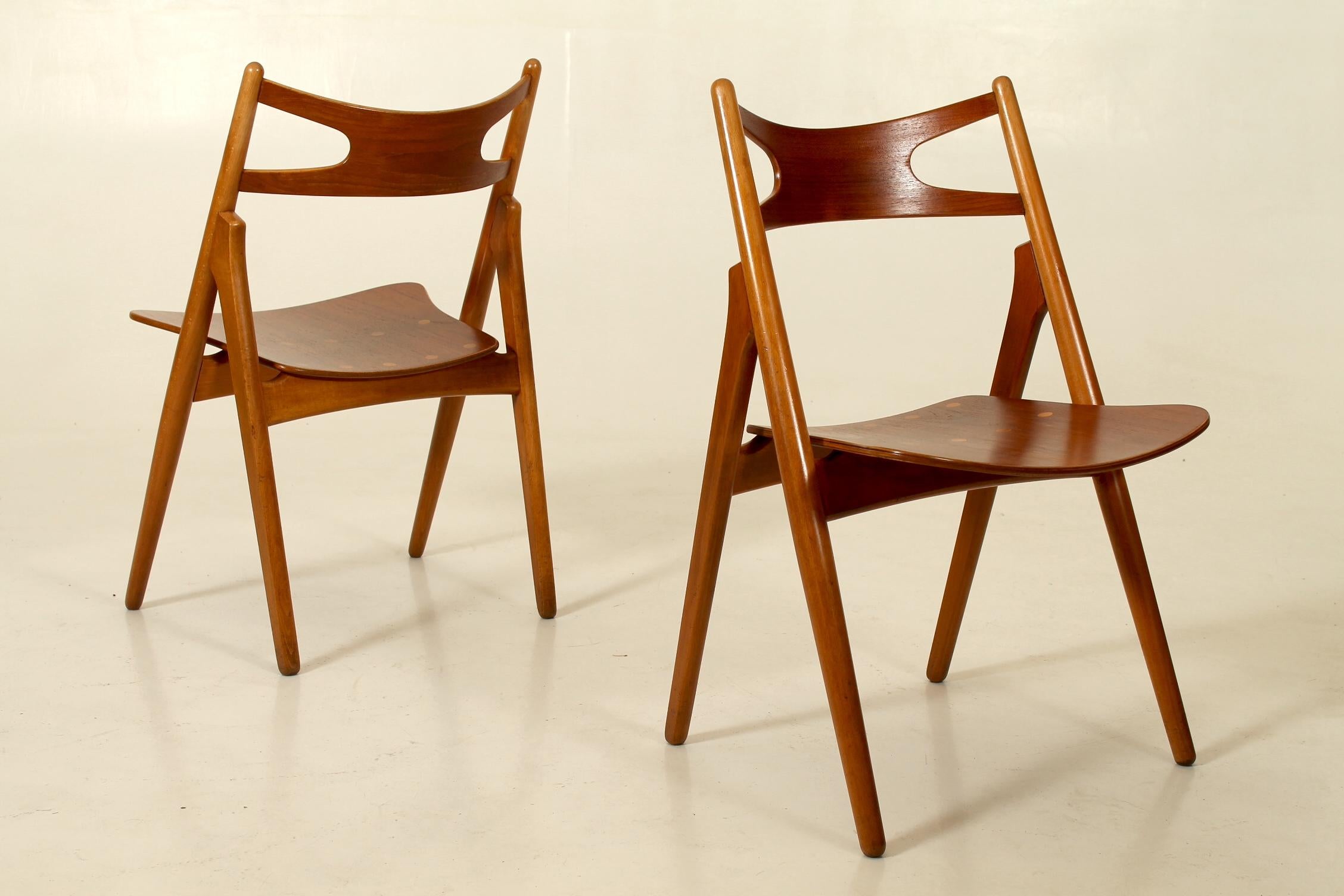 Original set of 4 plywood teak and oak, model CH29 Wegner chairs. In Good Condition In København K, DK