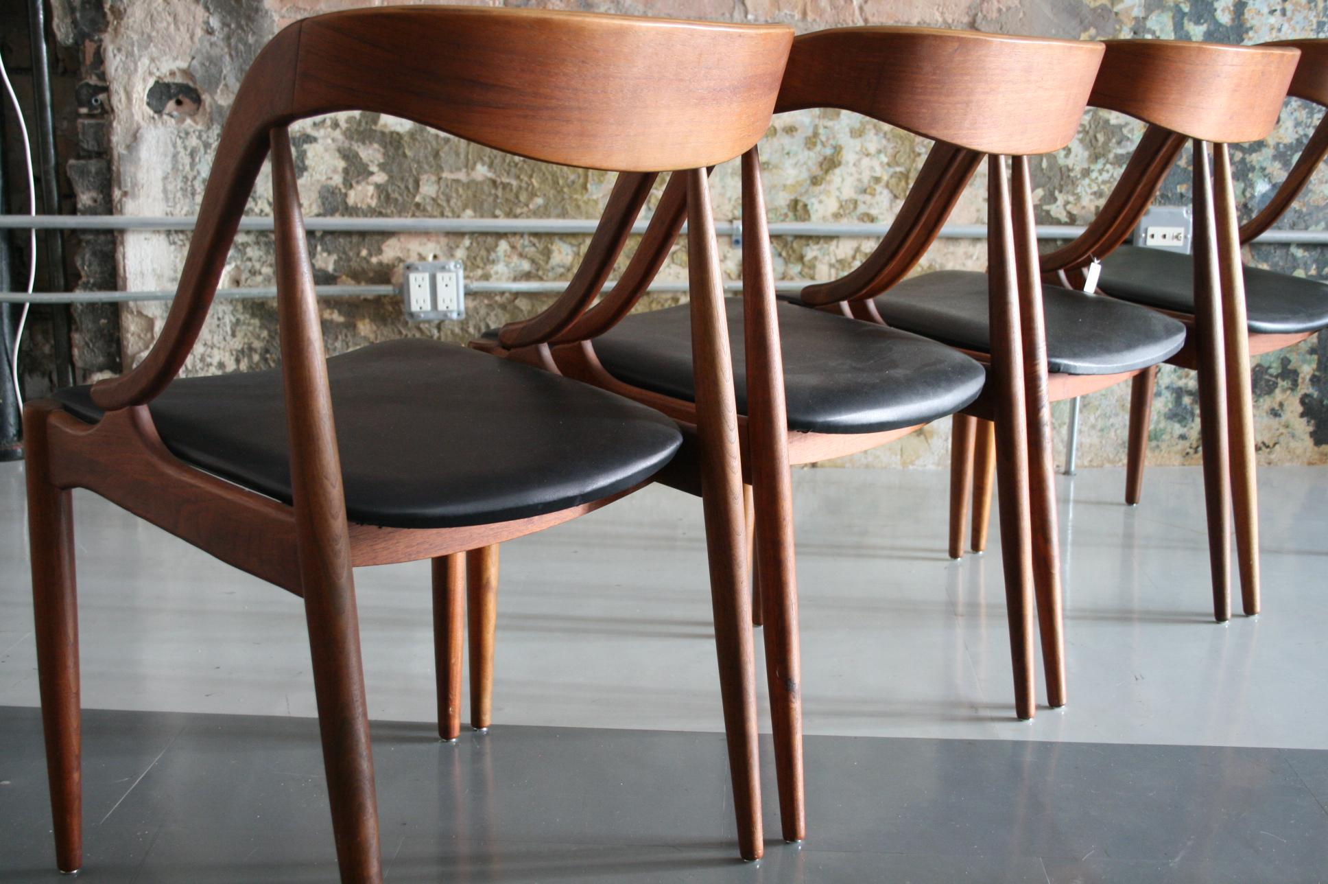 Original Set of Four Teak Danish Modern Dining Chairs by Johannes Andersen In Good Condition In Chicago, IL