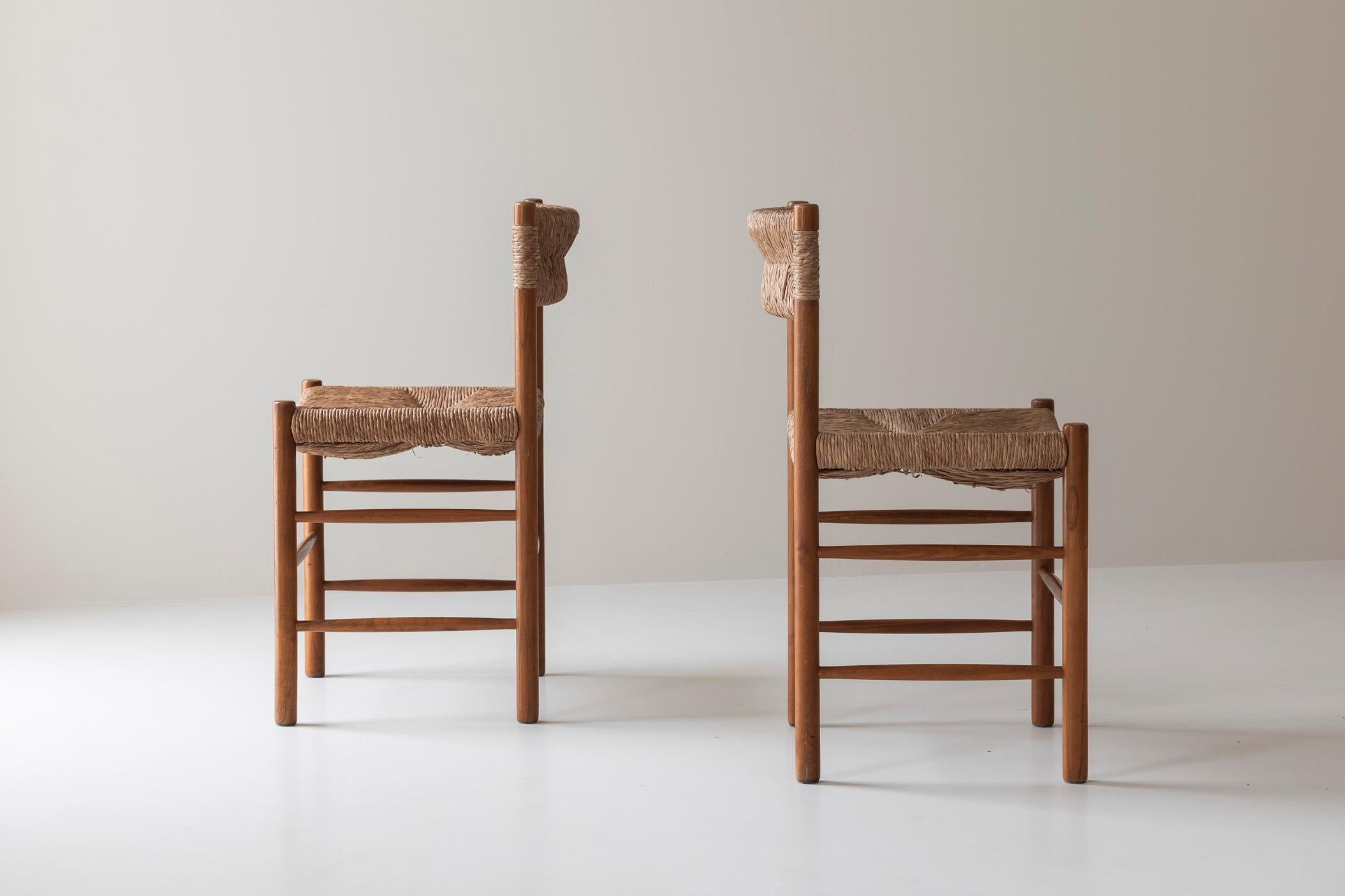 Ensemble original de six chaises 'Dordogne' par Charlotte Perriand pour Sentou, années 1960 Bon état à Antwerp, BE