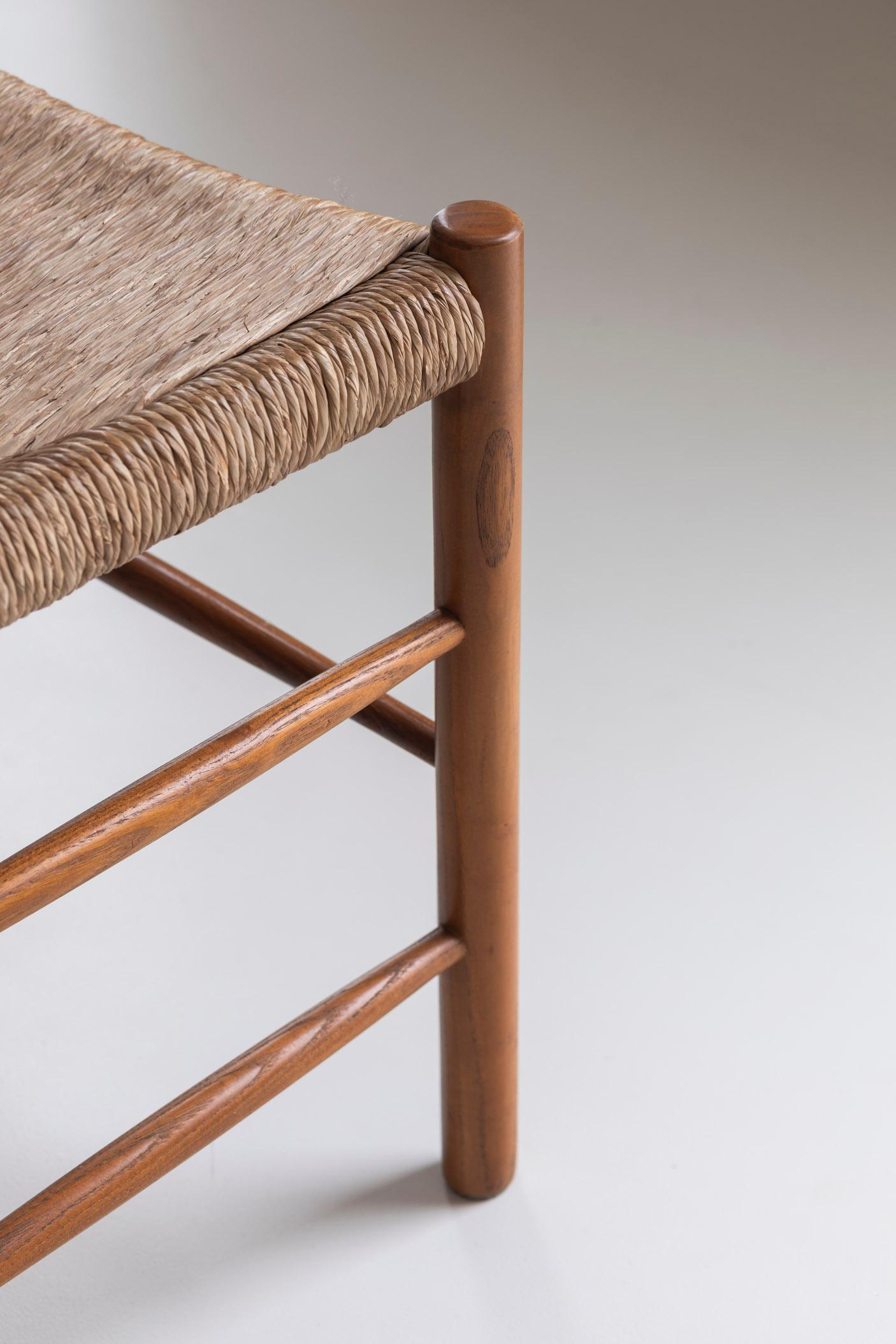 Milieu du XXe siècle Ensemble original de six chaises 'Dordogne' par Charlotte Perriand pour Sentou, années 1960