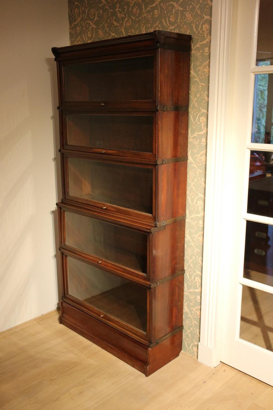 Original set of mahogany Inglesants bookcases. Very similar to Globe Wernicke. Entirely in good and original condition 
Origin: England
Period: Approx. 1895-1910
Size: W. 86.5cm, D. 29 / 25cm, H. 184cm.