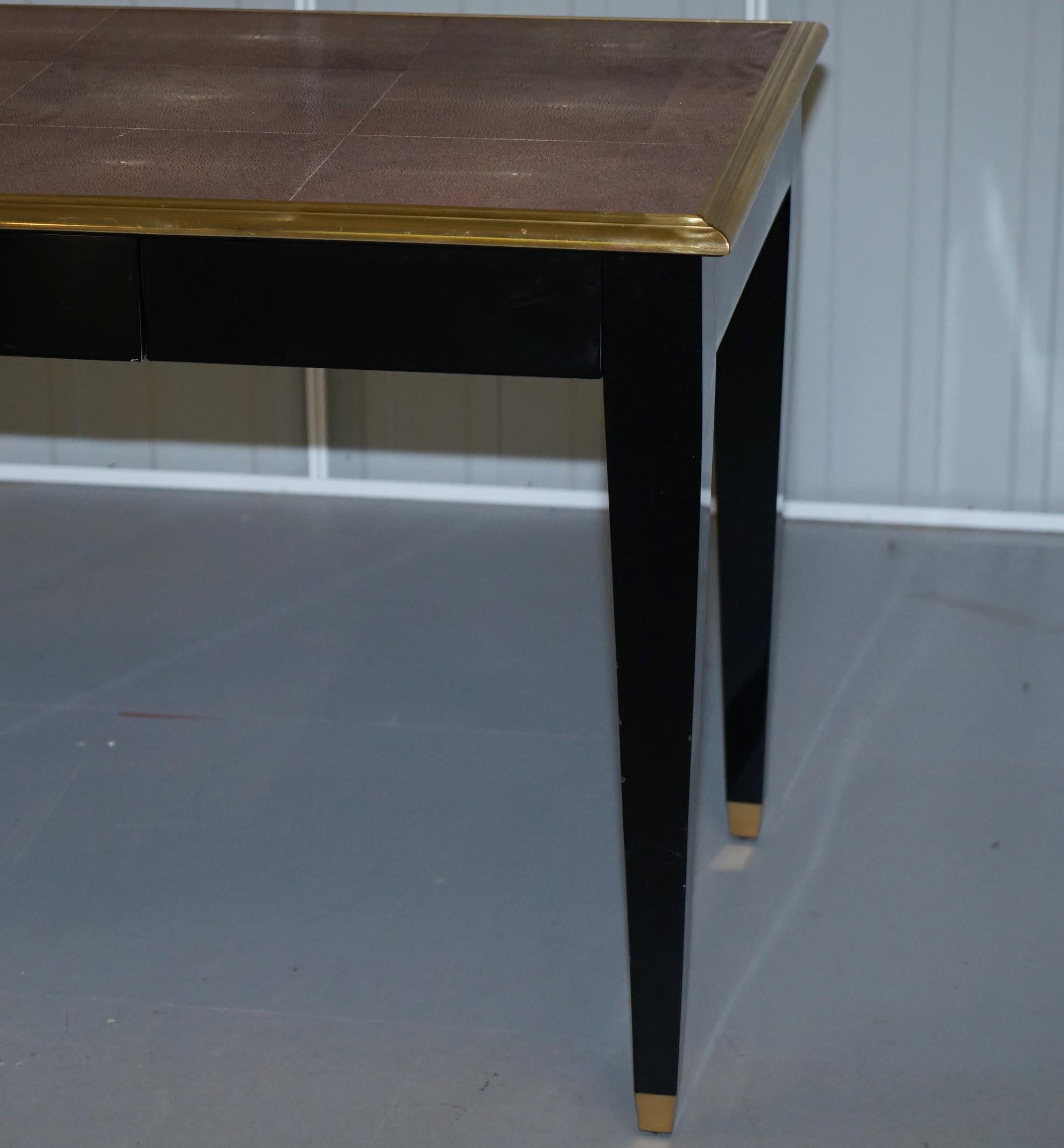 Schreibtisch aus vergoldetem Metall mit einer Schublade aus Chagrinleder im Angebot 4