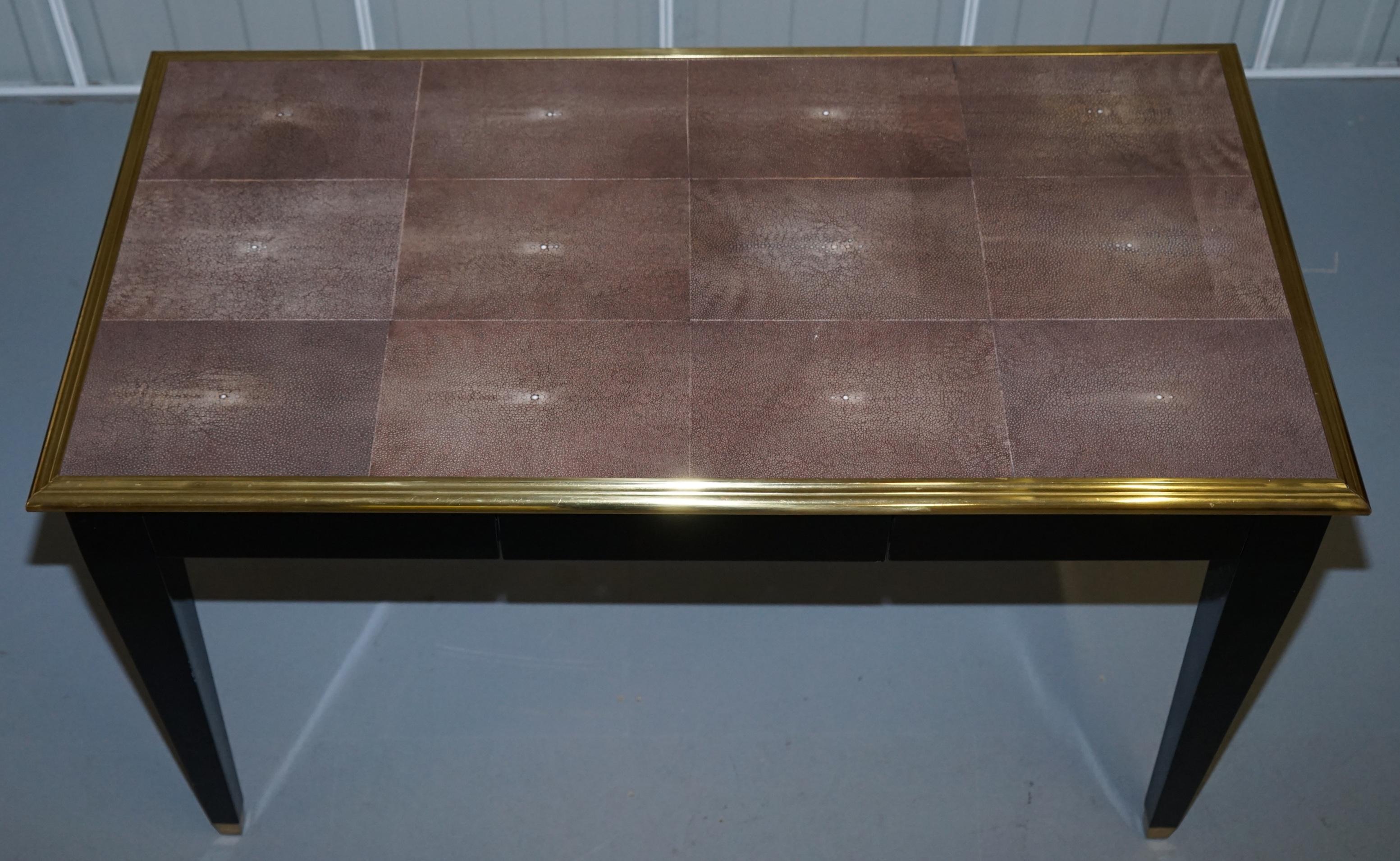 Moderne Bureau d'origine en métal doré galuchat avec un seul tiroir en vente