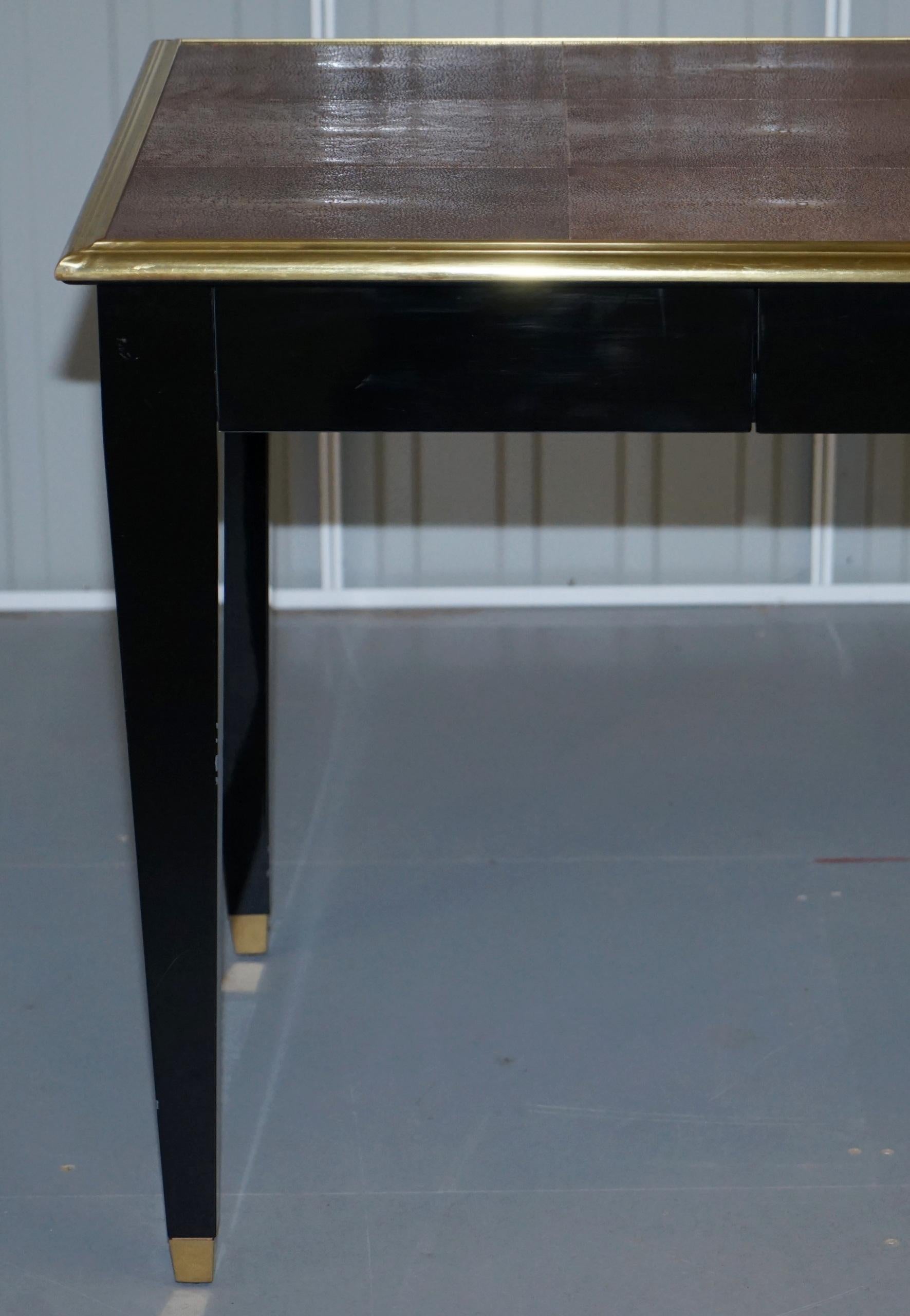 Schreibtisch aus vergoldetem Metall mit einer Schublade aus Chagrinleder im Angebot 3