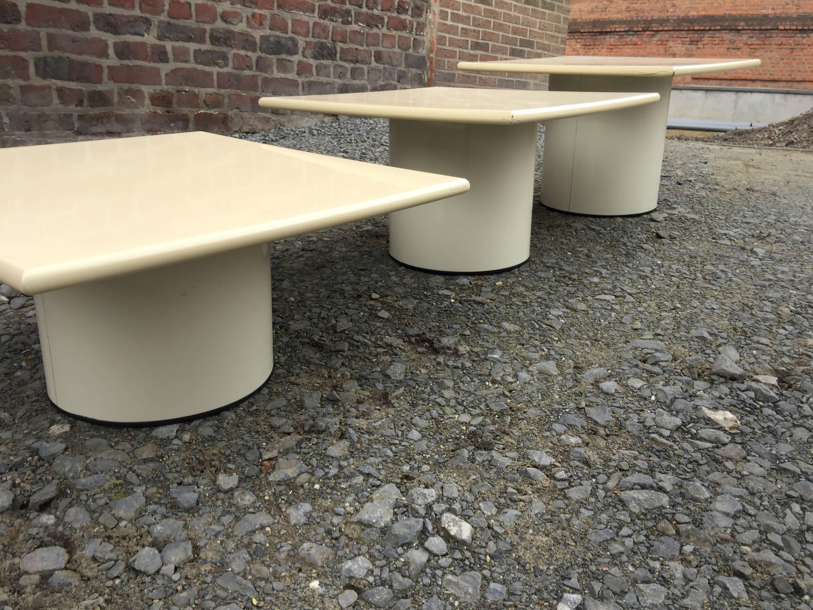 Original Side Tables or Nesting Tables in Metal and Lacquered Wood, circa 1970 For Sale 1