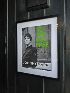 Original signiertes Buchposter von Johnny Marr