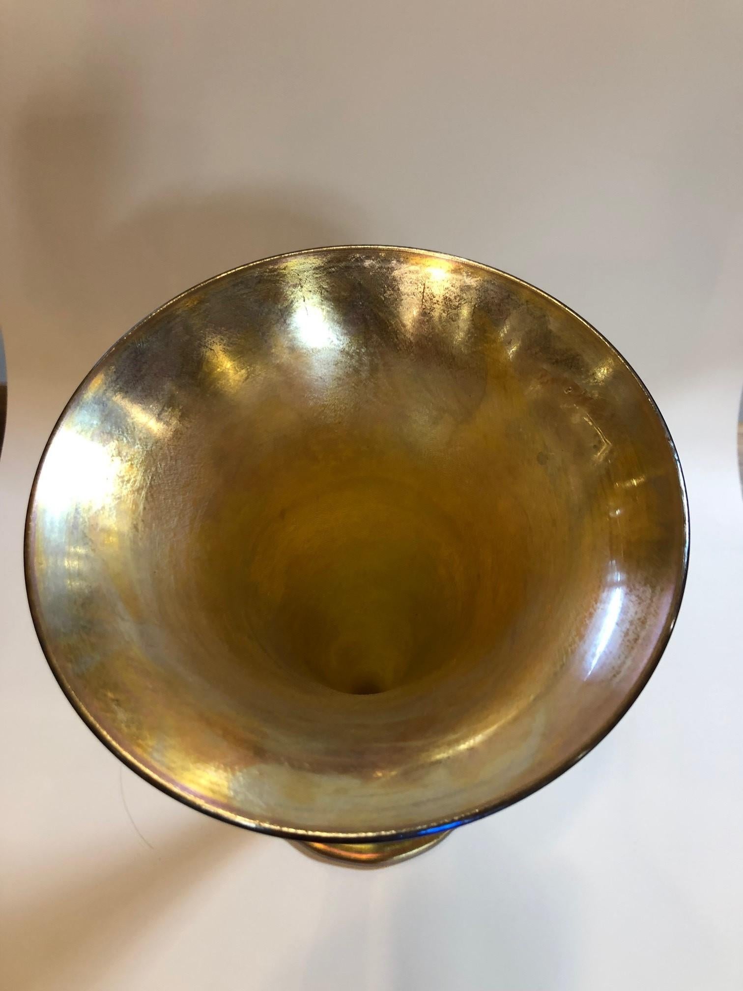 Art Nouveau Originale firmato L.C. Tiffany, Favrile 6292 Vaso a tromba Metà del XX secolo in vendita