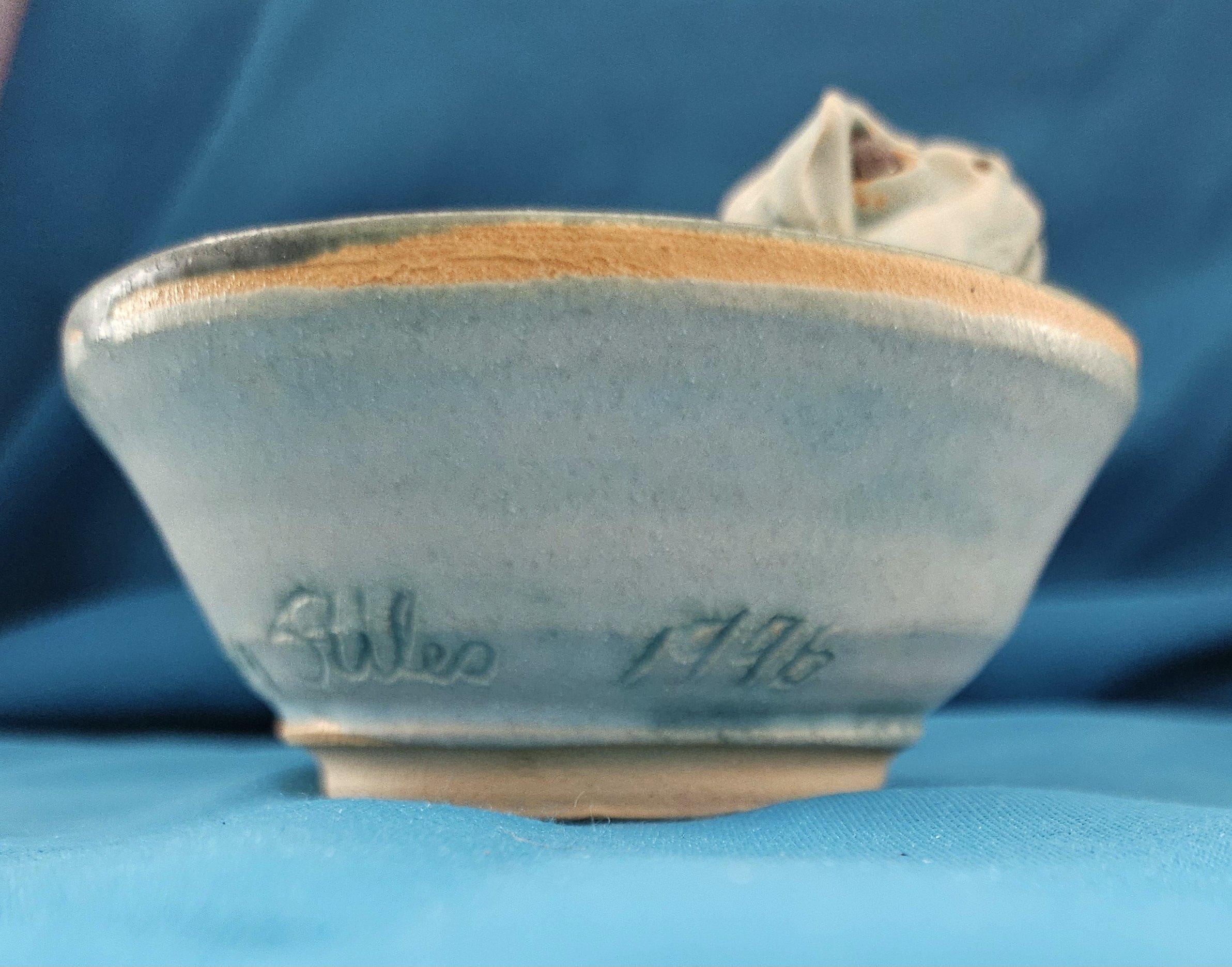 Scultura originale e firmata, una rana in una tazza in vendita 8